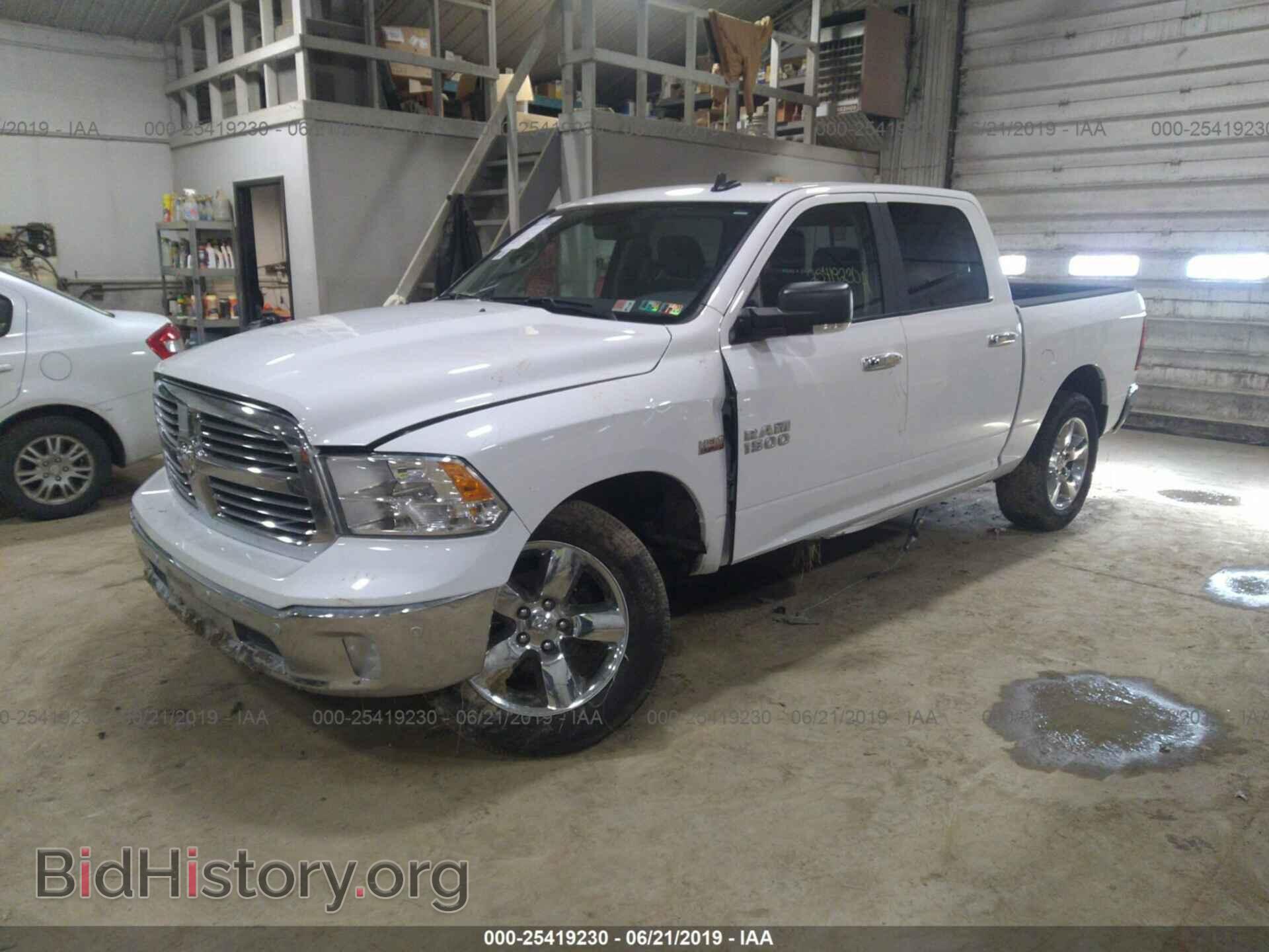 2017 RAM 1500 - VIN: 3C6RR7LT1HG614081 - Photo 2