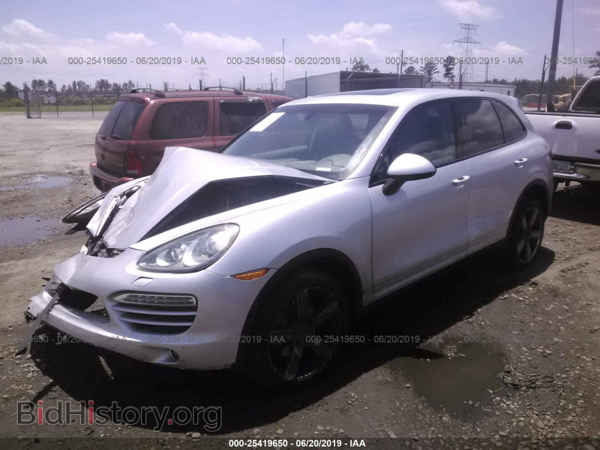 2011 PORSCHE CAYENNE - VIN: WP1AA2A21BLA02112 - Фото 2