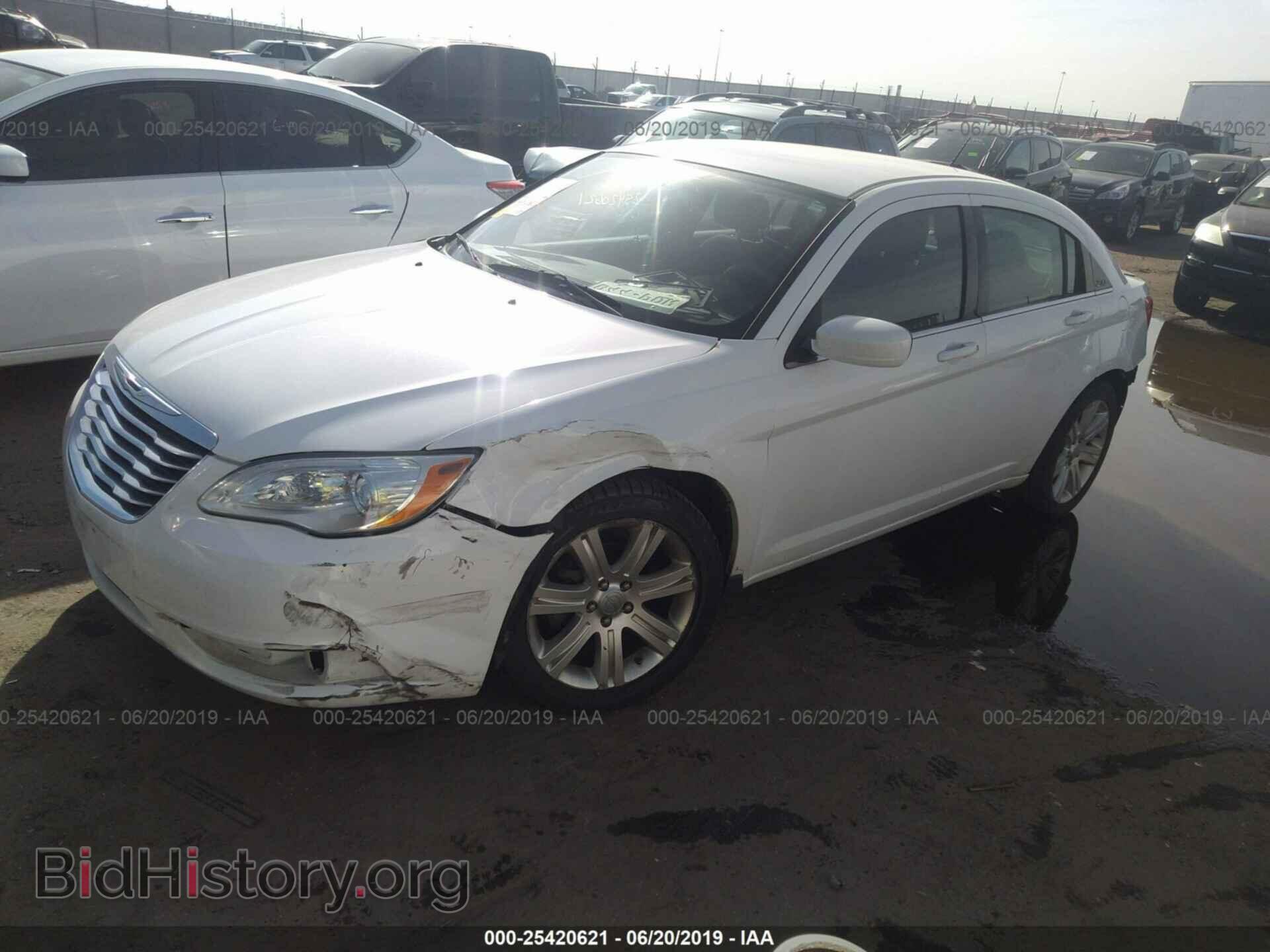2012 CHRYSLER 200 - VIN: 1C3CCBAB7CN295335 - Фото 2