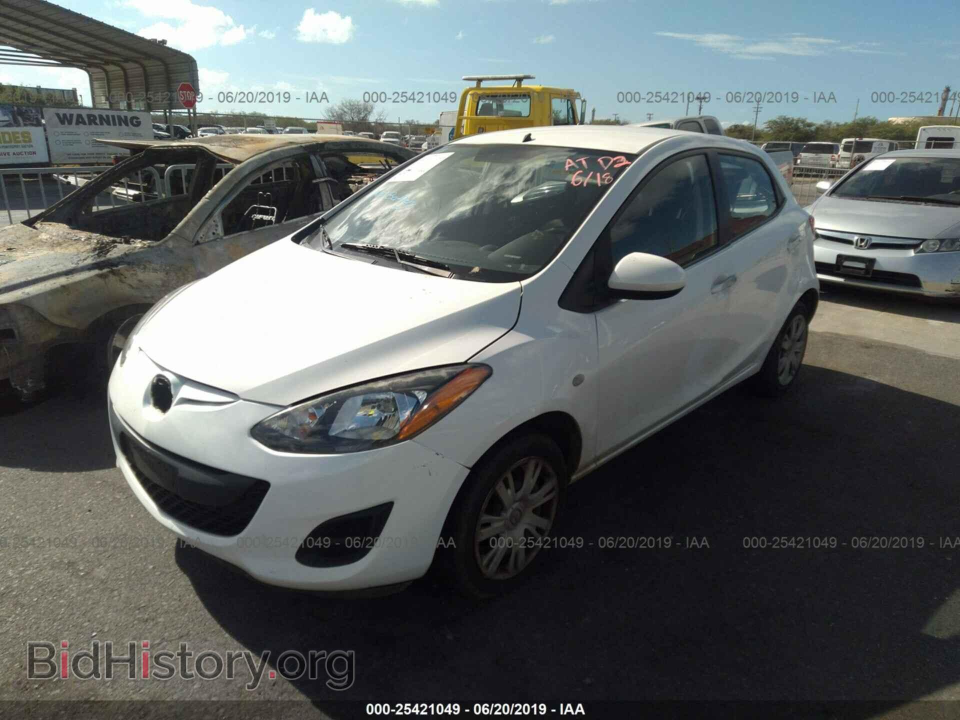 2013 MAZDA MAZDA2 - VIN: JM1DE1KY6D0162085 - Фото 2