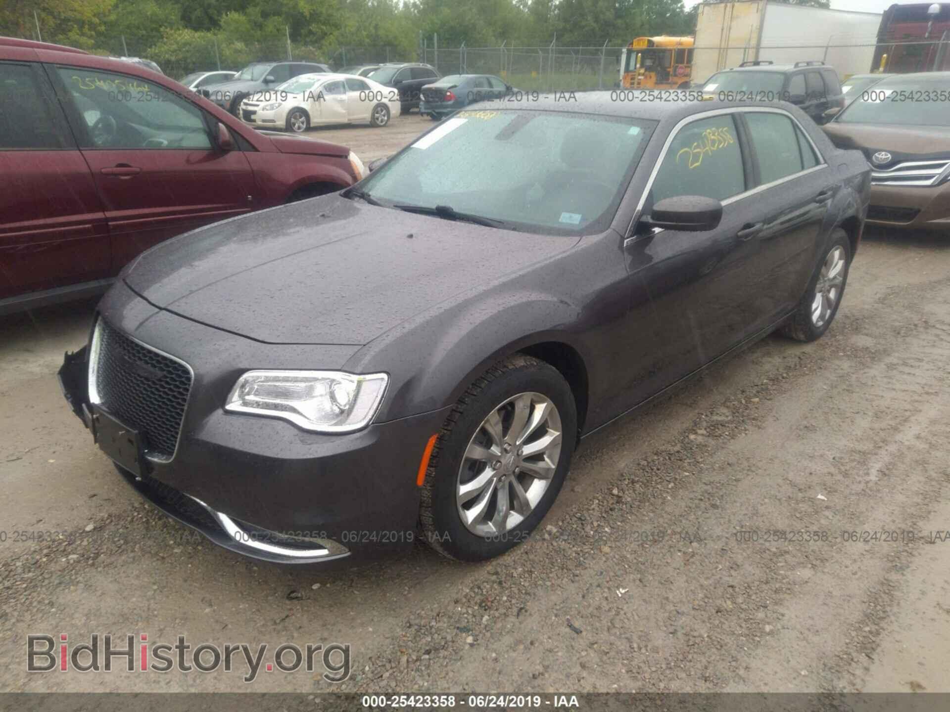 2015 CHRYSLER 300 - VIN: 2C3CCARG2FH830837 - Фото 2