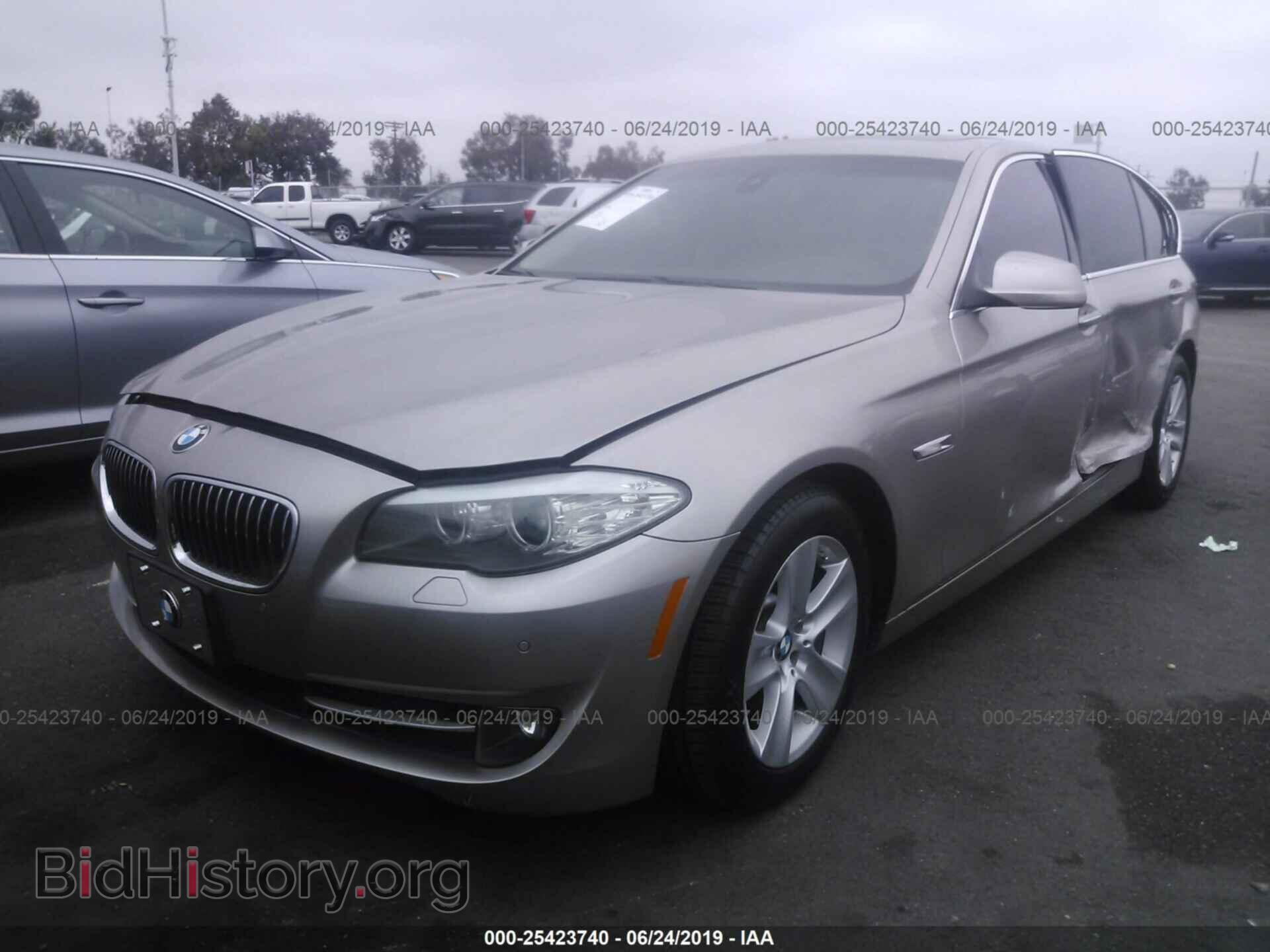 2011 BMW 528 - VIN: WBAFR1C52BC738202 - Фото 2