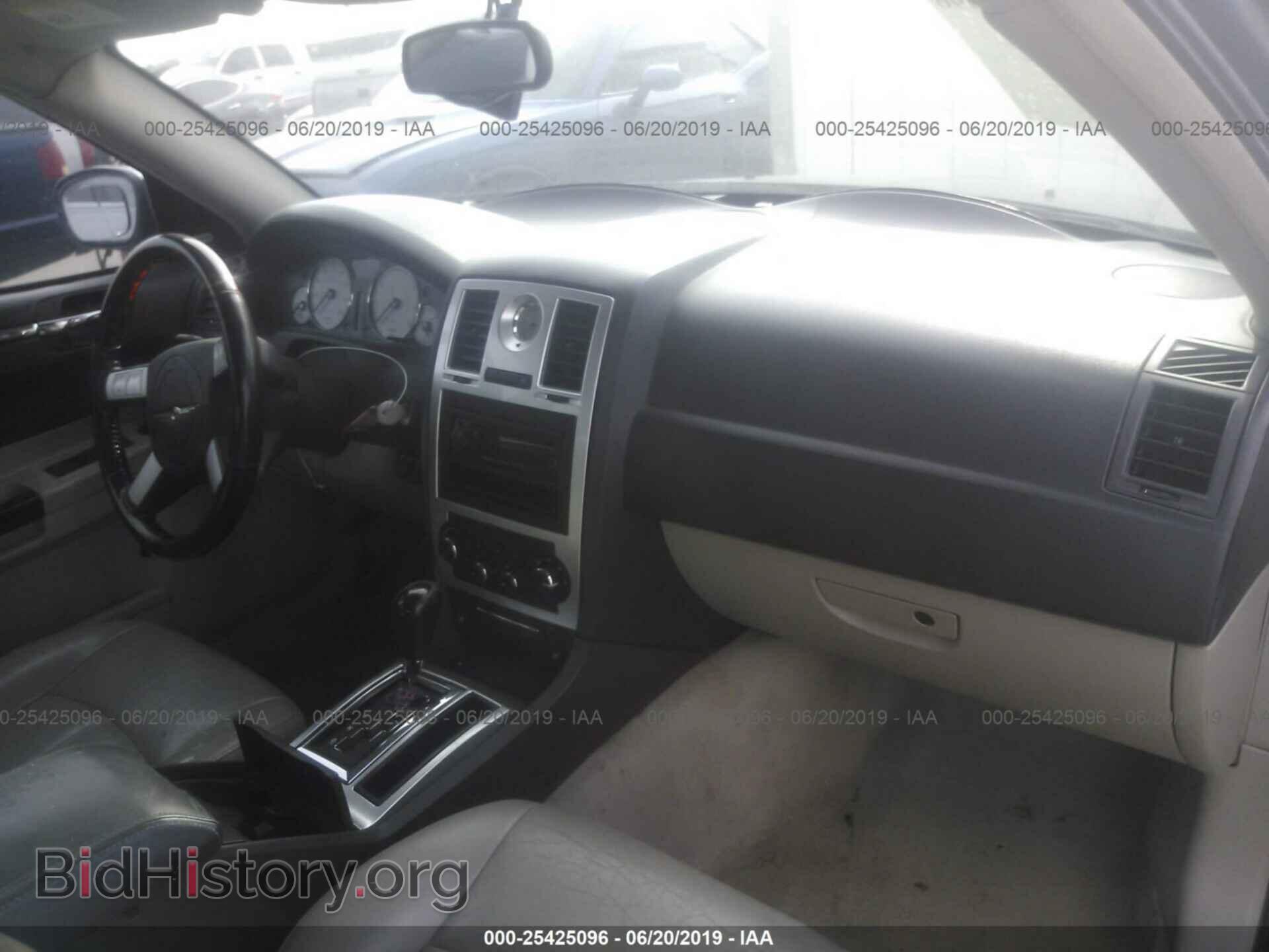 2005 CHRYSLER 300C - VIN: 2C3JAC3H95H563125 - Фото 5