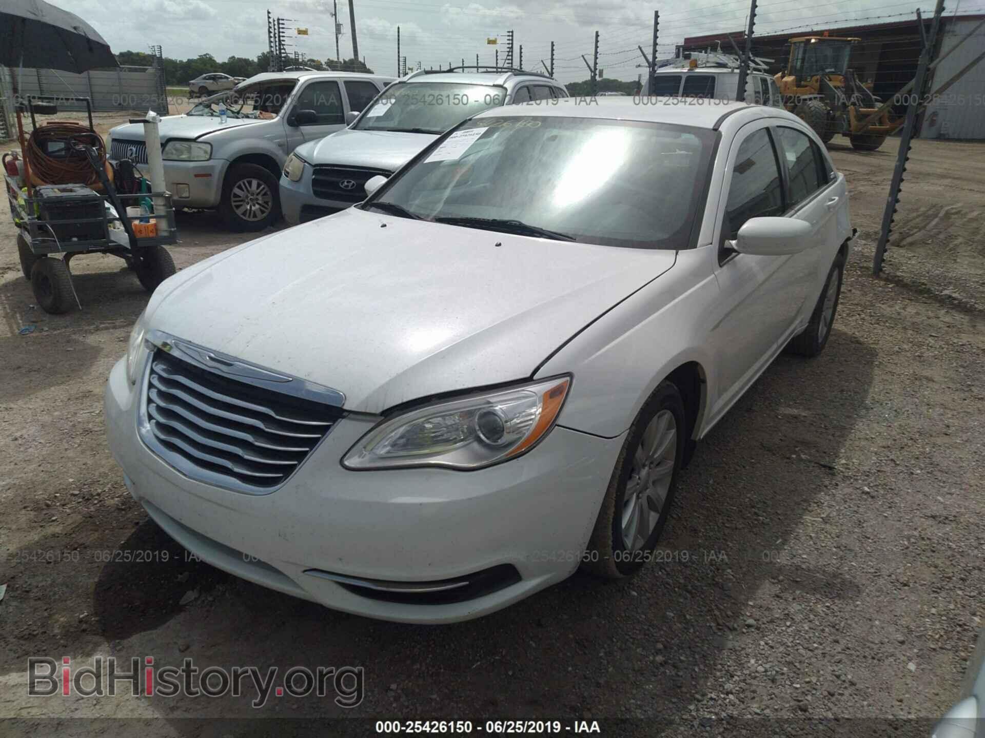 2012 CHRYSLER 200 - VIN: 1C3CCBBB1CN163718 - Фото 2
