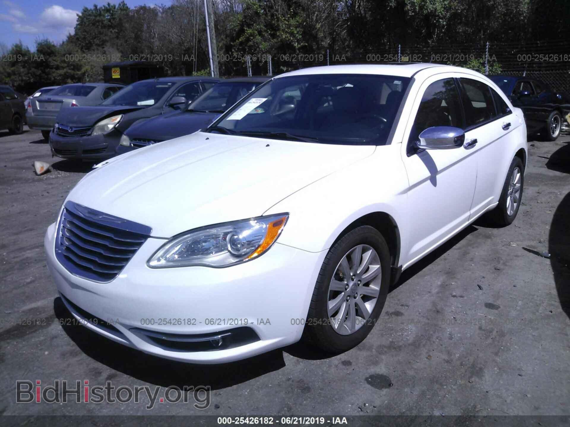 2013 CHRYSLER 200 - VIN: 1C3CCBCG8DN522817 - Photo 2