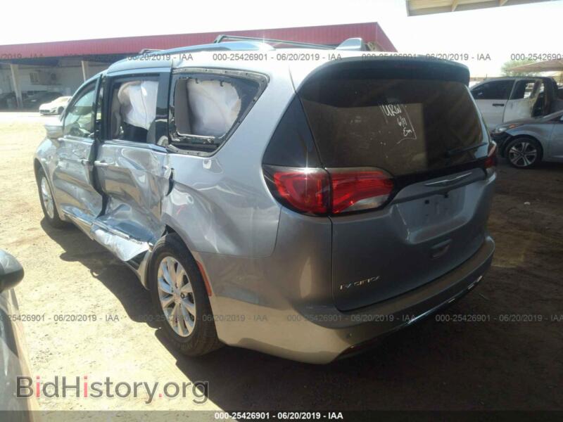 2018 Chrysler PACIFICA (VIN 2C4RC1BG5JR211135) — photo 3 of 17