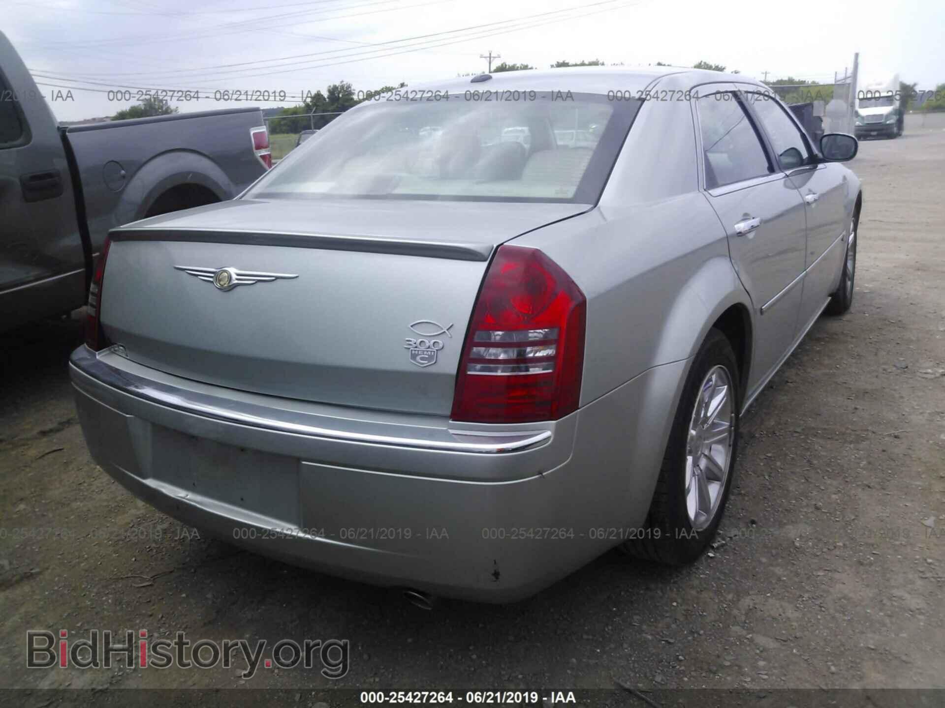 2006 CHRYSLER 300C - VIN: 2C3KA63H06H451173 - Фото 4