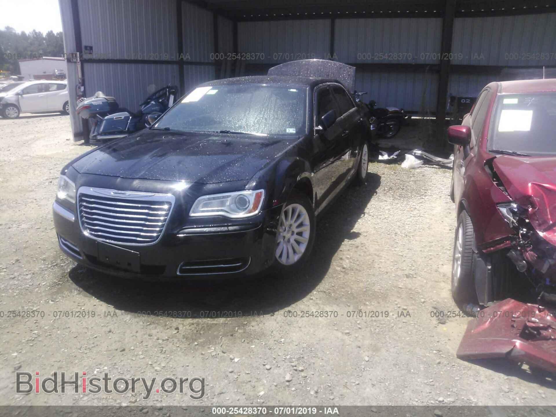 2013 CHRYSLER 300 - VIN: 2C3CCAAG5DH657548 - Фото 2