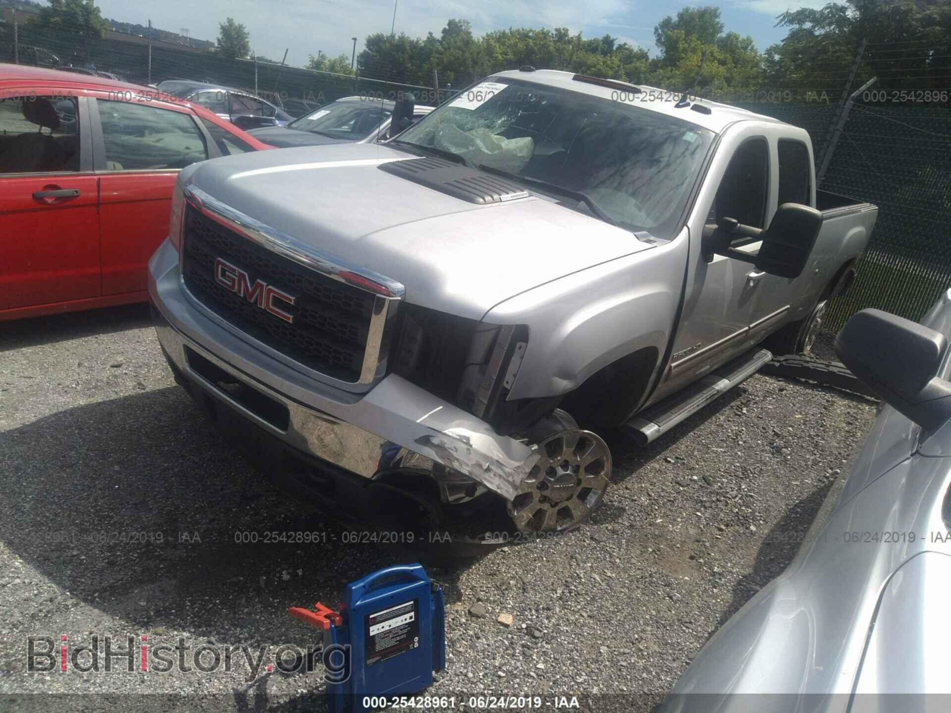 2011 GMC SIERRA - VIN: 1GT121C85BF112475 - Photo 2