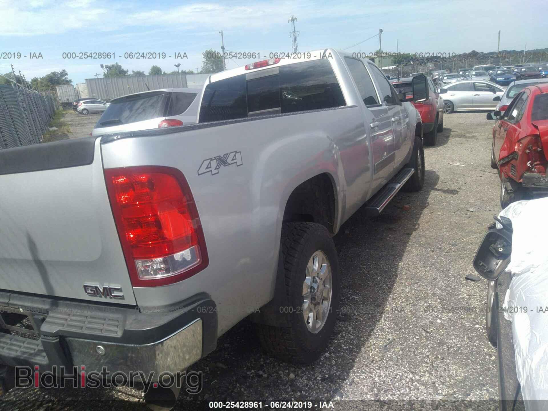 2011 GMC SIERRA - VIN: 1GT121C85BF112475 - Photo 4