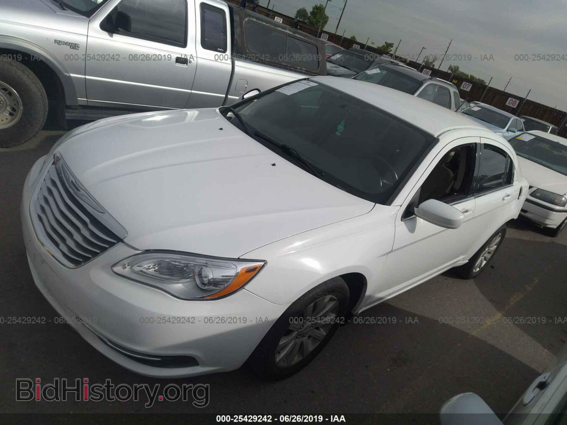 2013 CHRYSLER 200 - VIN: 1C3CCBBB2DN745683 - Фото 2