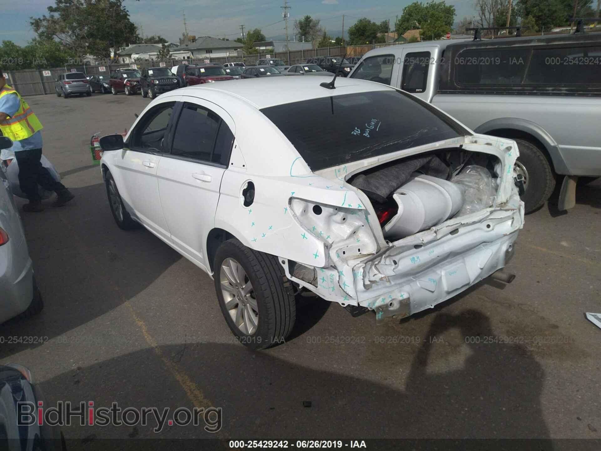 2013 CHRYSLER 200 - VIN: 1C3CCBBB2DN745683 - Фото 3