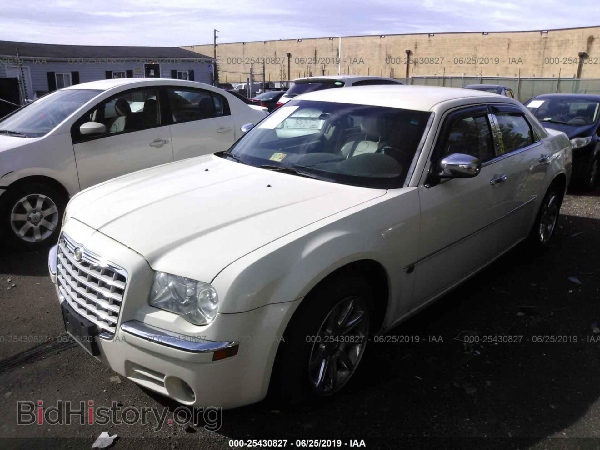 2006 CHRYSLER 300C - VIN: 2C3LA63H96H485052 - Фото 2