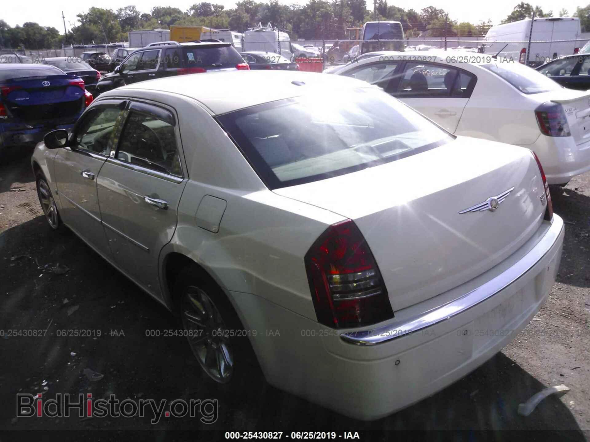 2006 CHRYSLER 300C - VIN: 2C3LA63H96H485052 - Фото 3