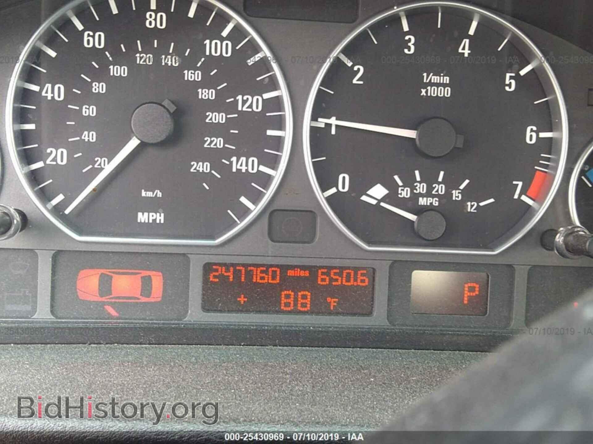 2005 BMW 330 - VIN: WBAEV53435KM42086 - Фото 7
