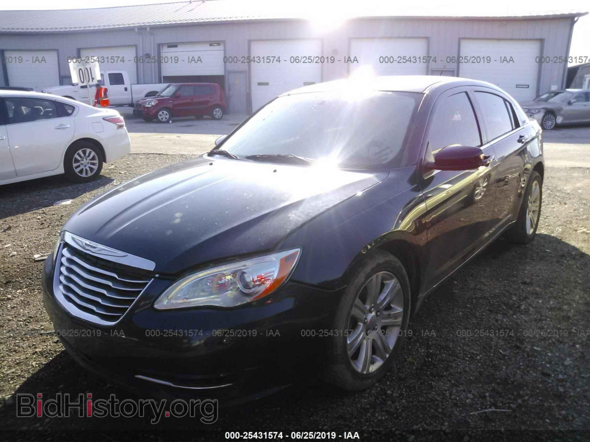 2013 CHRYSLER 200 - VIN: 1C3CCBBB4DN765532 - Фото 2
