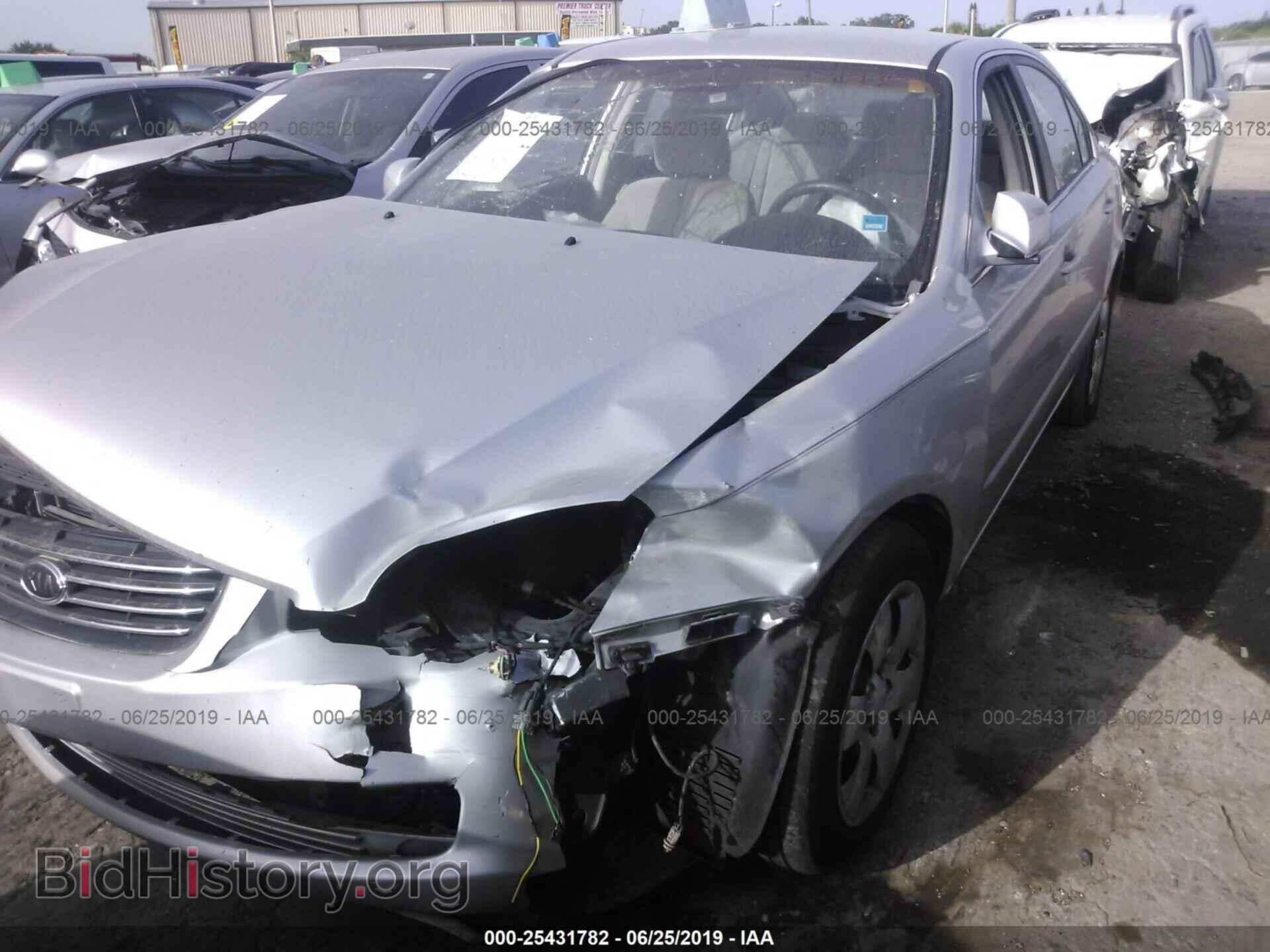 2007 KIA OPTIMA - VIN: KNAGE123775135869 - Фото 2