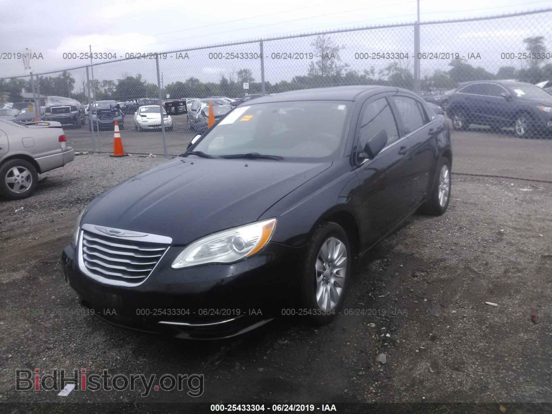 2011 CHRYSLER 200 - VIN: 1C3BC4FB3BN551016 - Фото 2