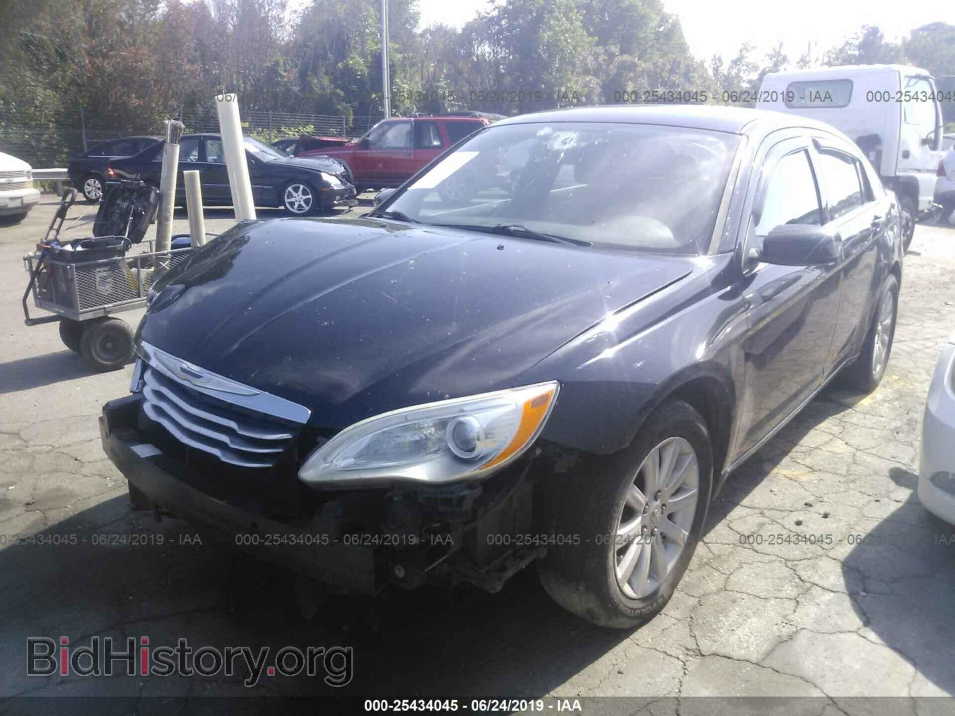 2013 CHRYSLER 200 - VIN: 1C3CCBBB5DN600587 - Photo 2