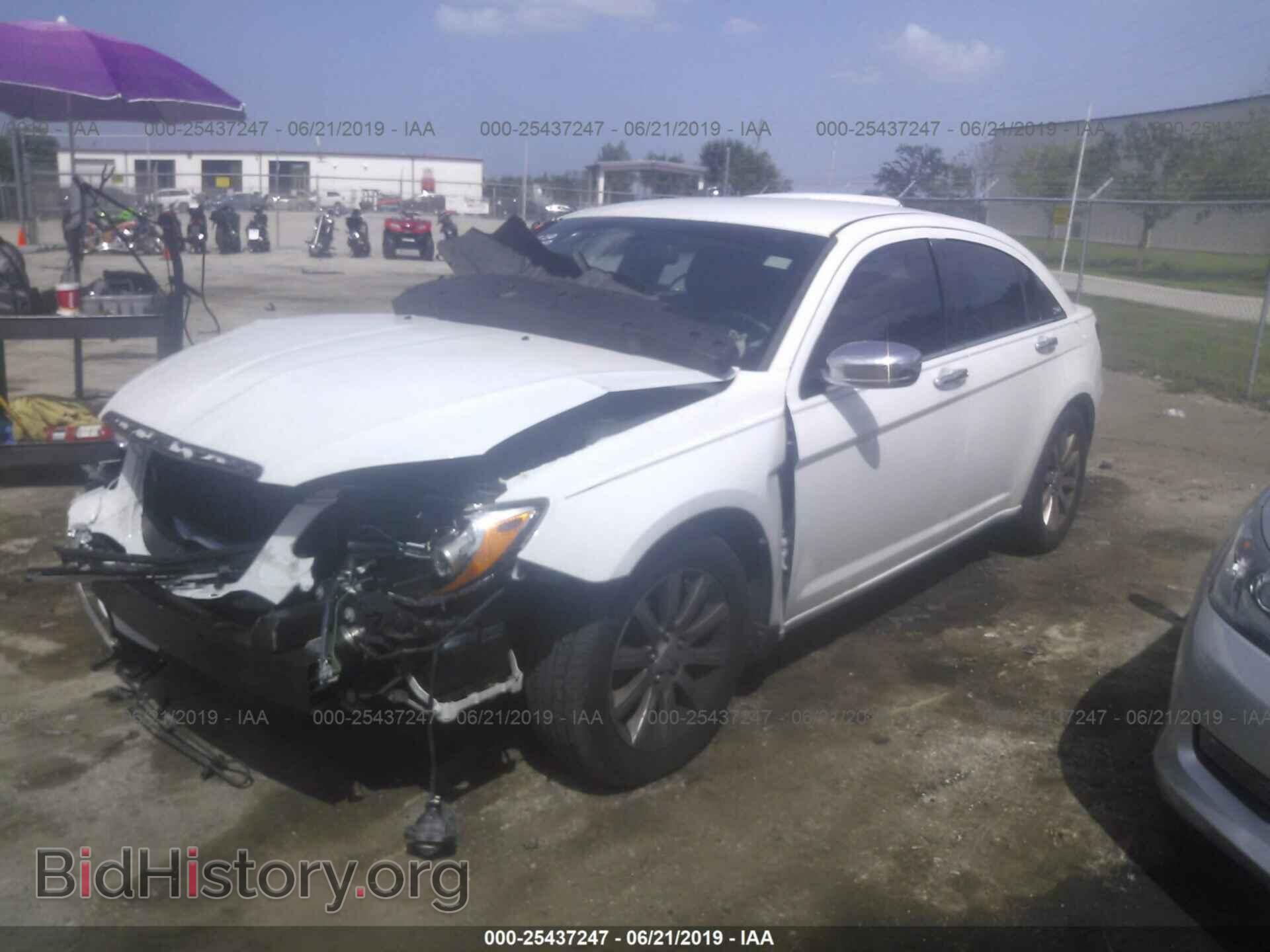2013 CHRYSLER 200 - VIN: 1C3CCBCG4DN623241 - Photo 2