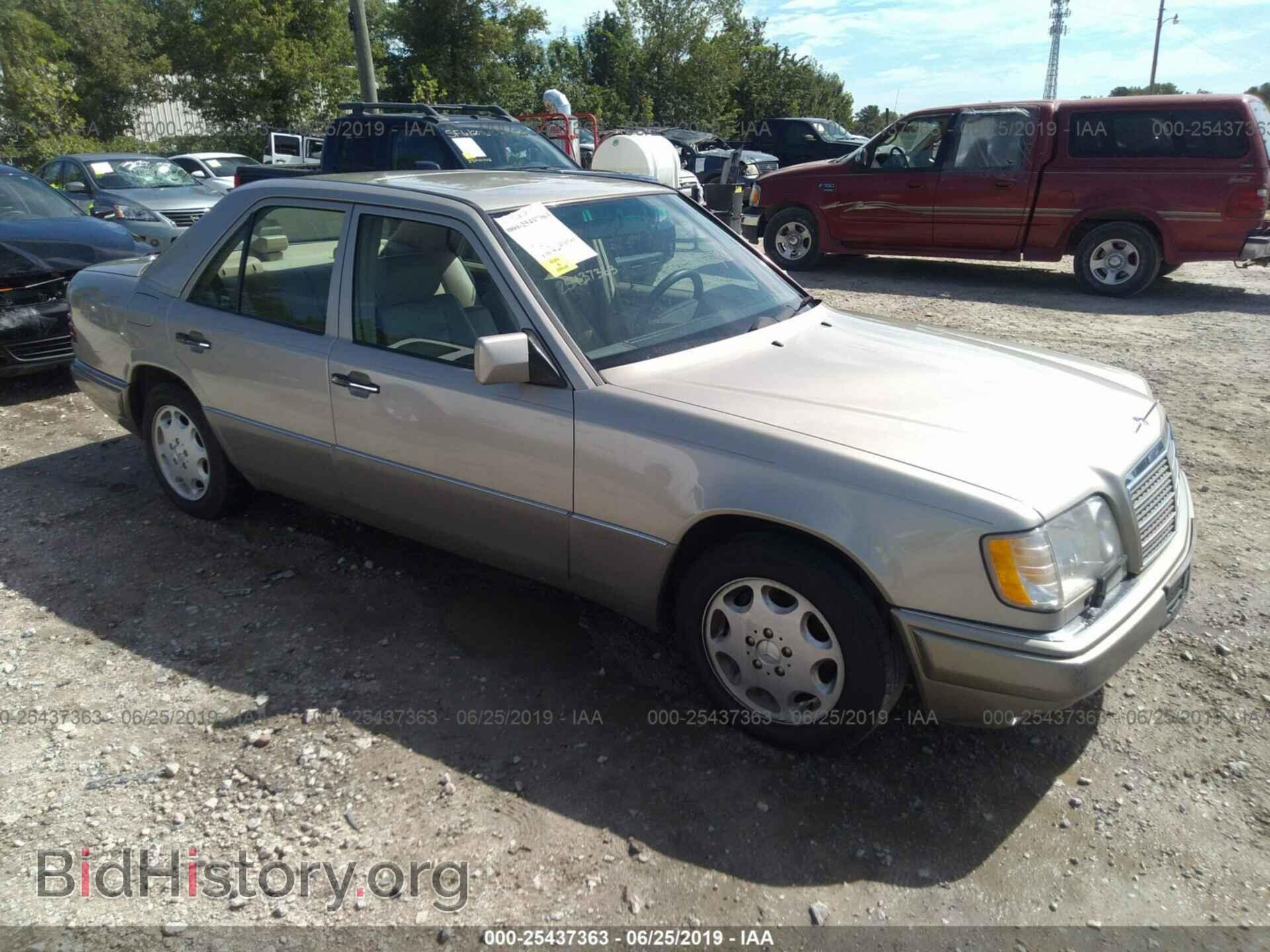 Photo WDBEA32E7RC144801 - MERCEDES-BENZ E 1994