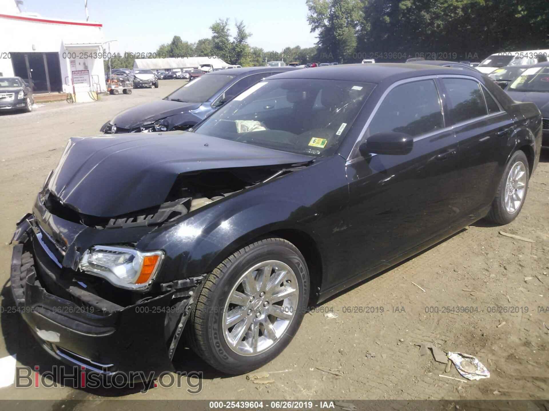 2014 CHRYSLER 300 - VIN: 2C3CCAAG3EH286732 - Фото 2