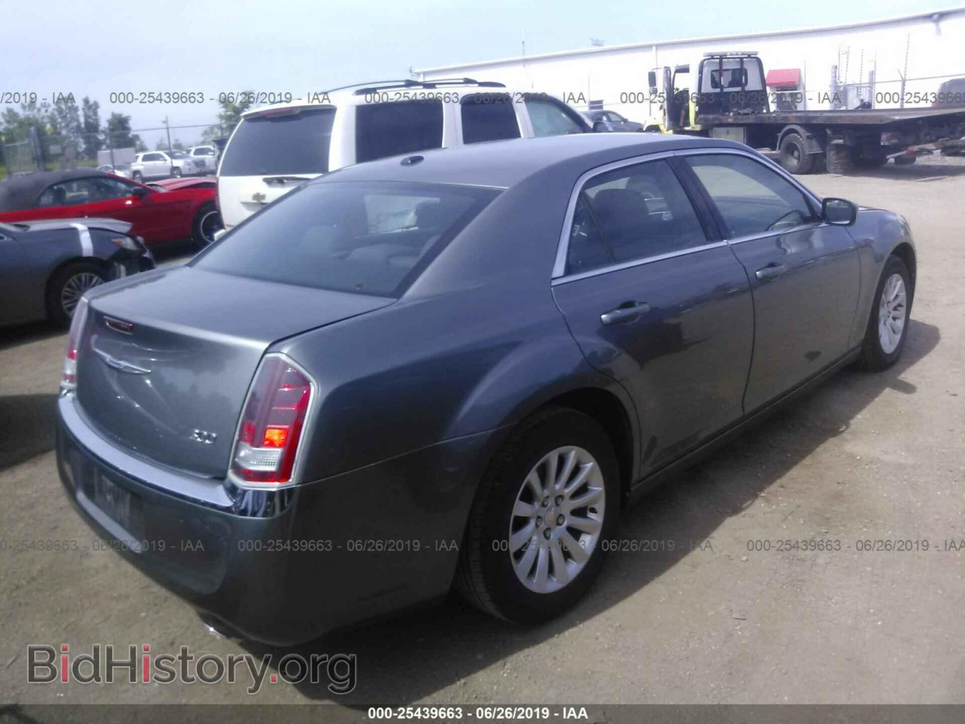 2012 CHRYSLER 300 - VIN: 2C3CCAAG7CH145479 - Фото 4