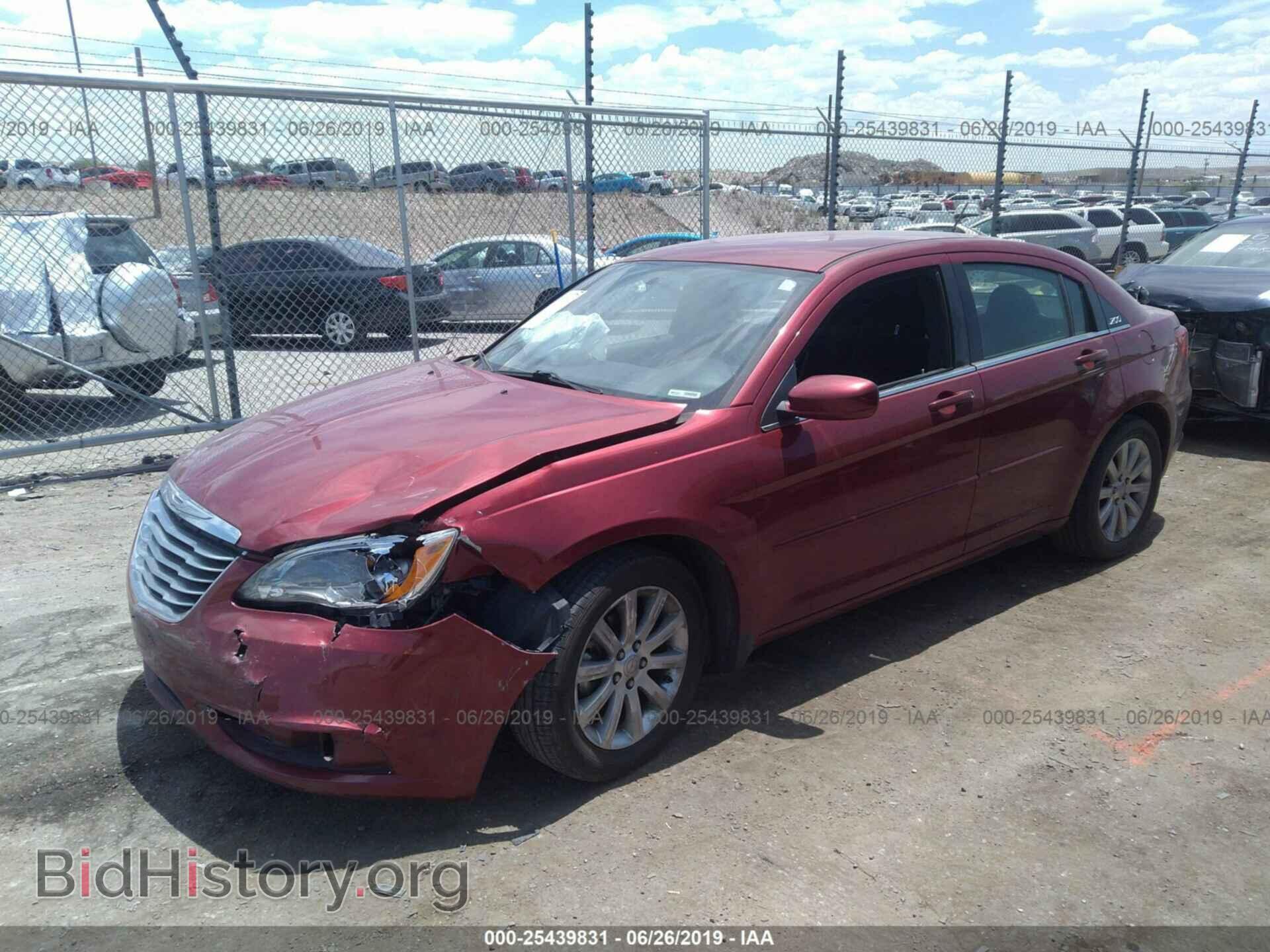 2013 CHRYSLER 200 - VIN: 1C3CCBBG9DN703071 - Фото 2