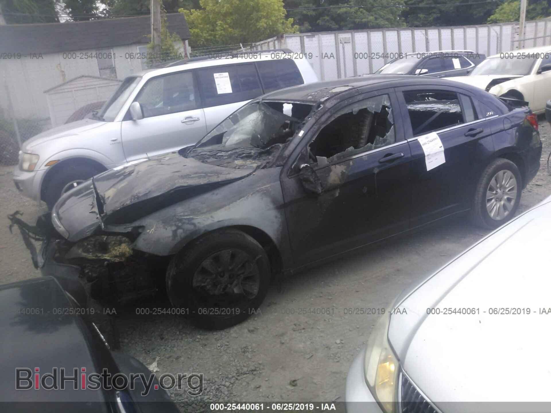 2012 CHRYSLER 200 - VIN: 1C3CCBAB4CN166954 - Фото 2