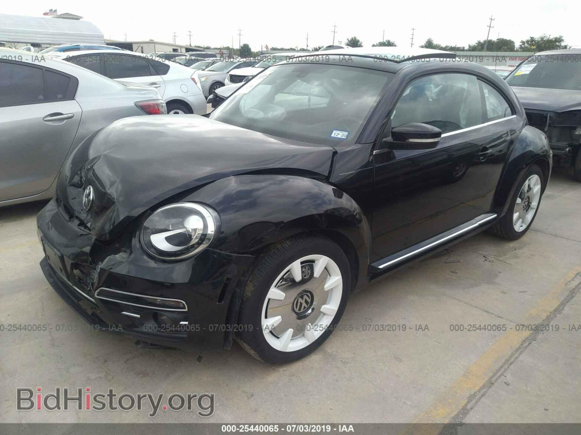 2019 VOLKSWAGEN BEETLE - VIN: 3VWFD7AT2KM703029 - Фото 2