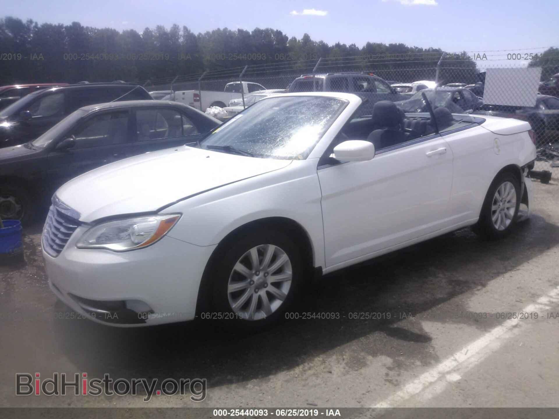 2013 CHRYSLER 200 - VIN: 1C3BCBEB0DN511999 - Фото 2