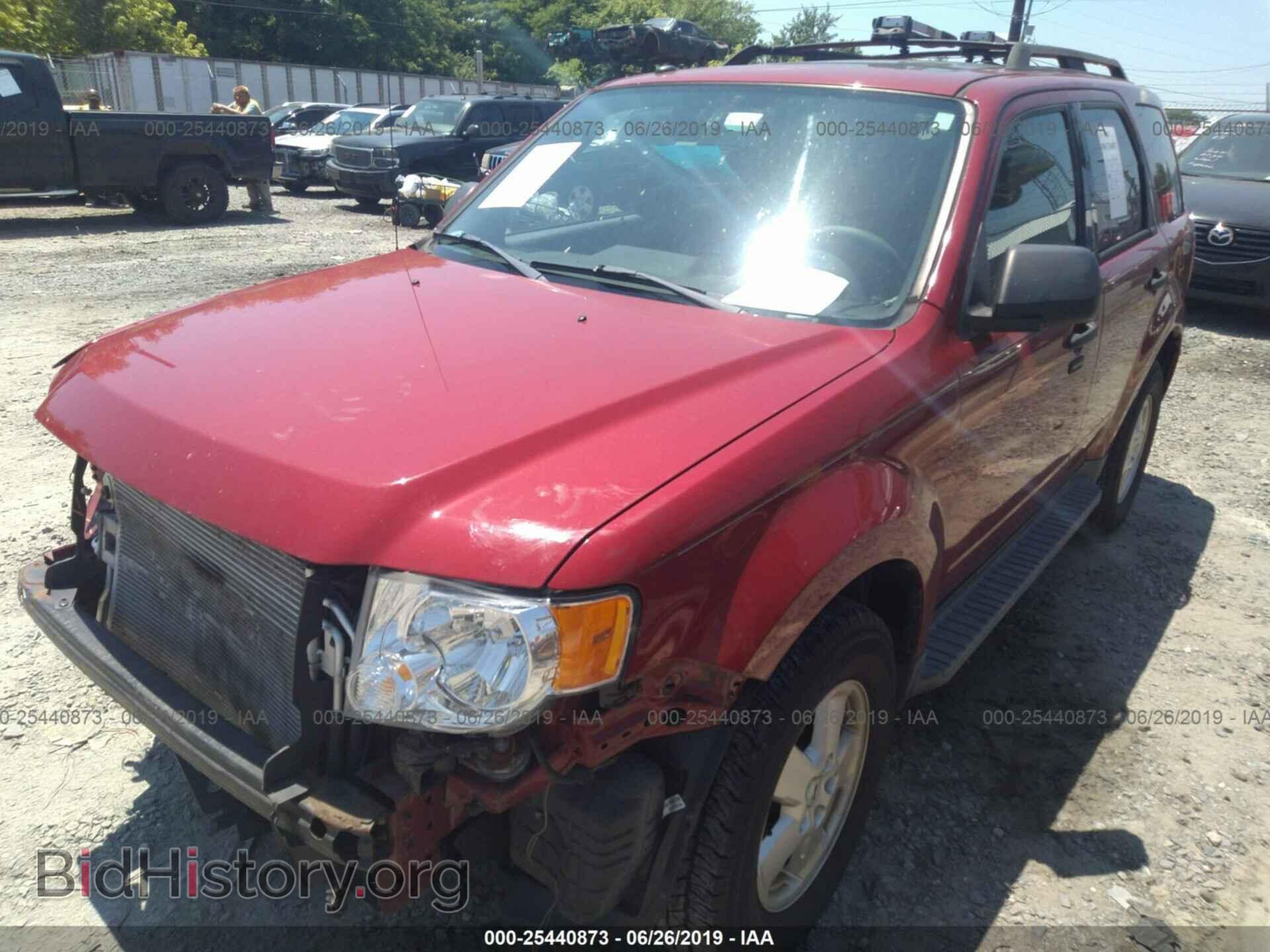 2011 FORD ESCAPE - VIN: 1FMCU0D73BKA72077 - Фото 2