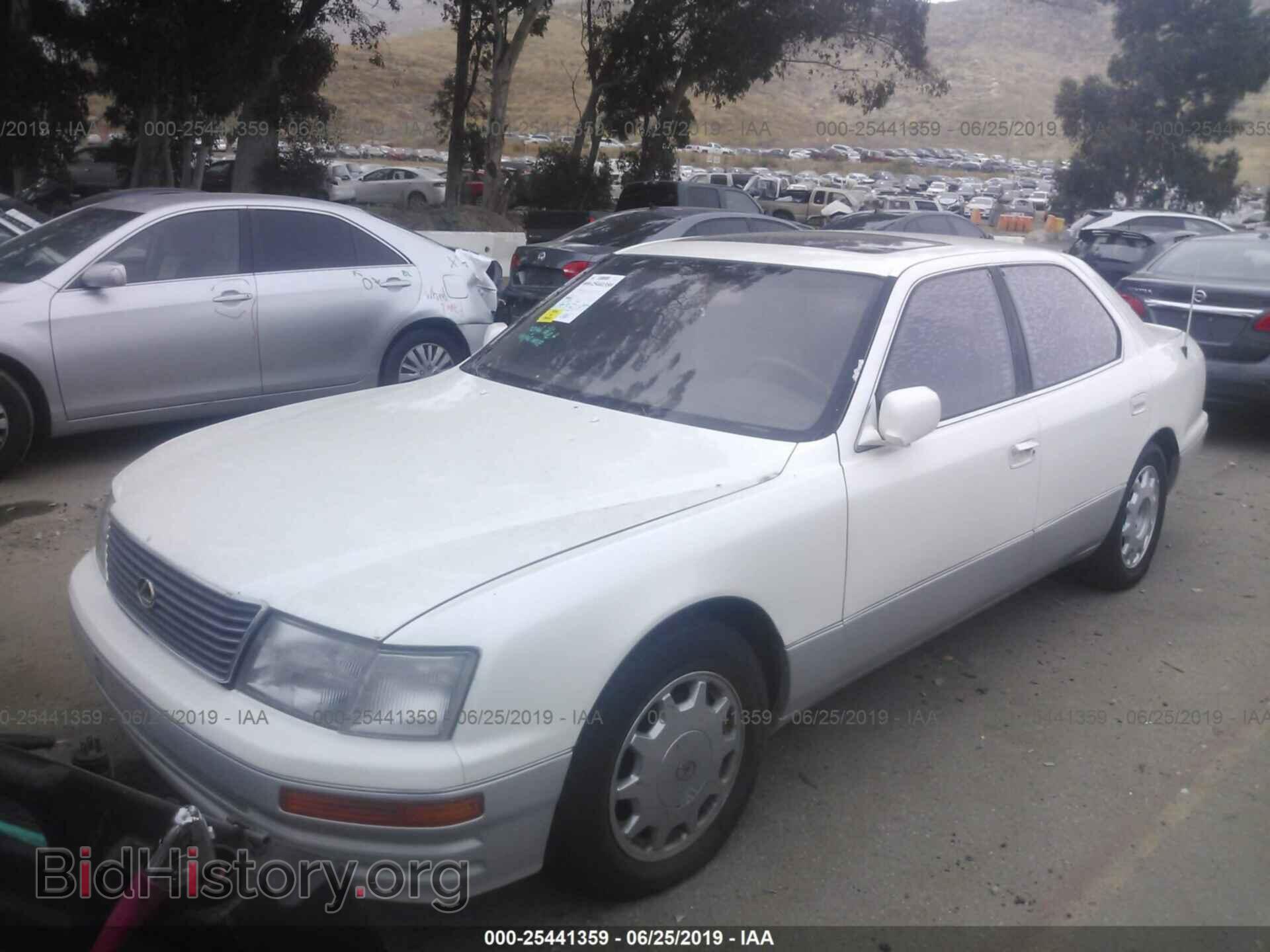 1997 Lexus LS - VIN: JT8BH28F2V0085984 - Фото 2