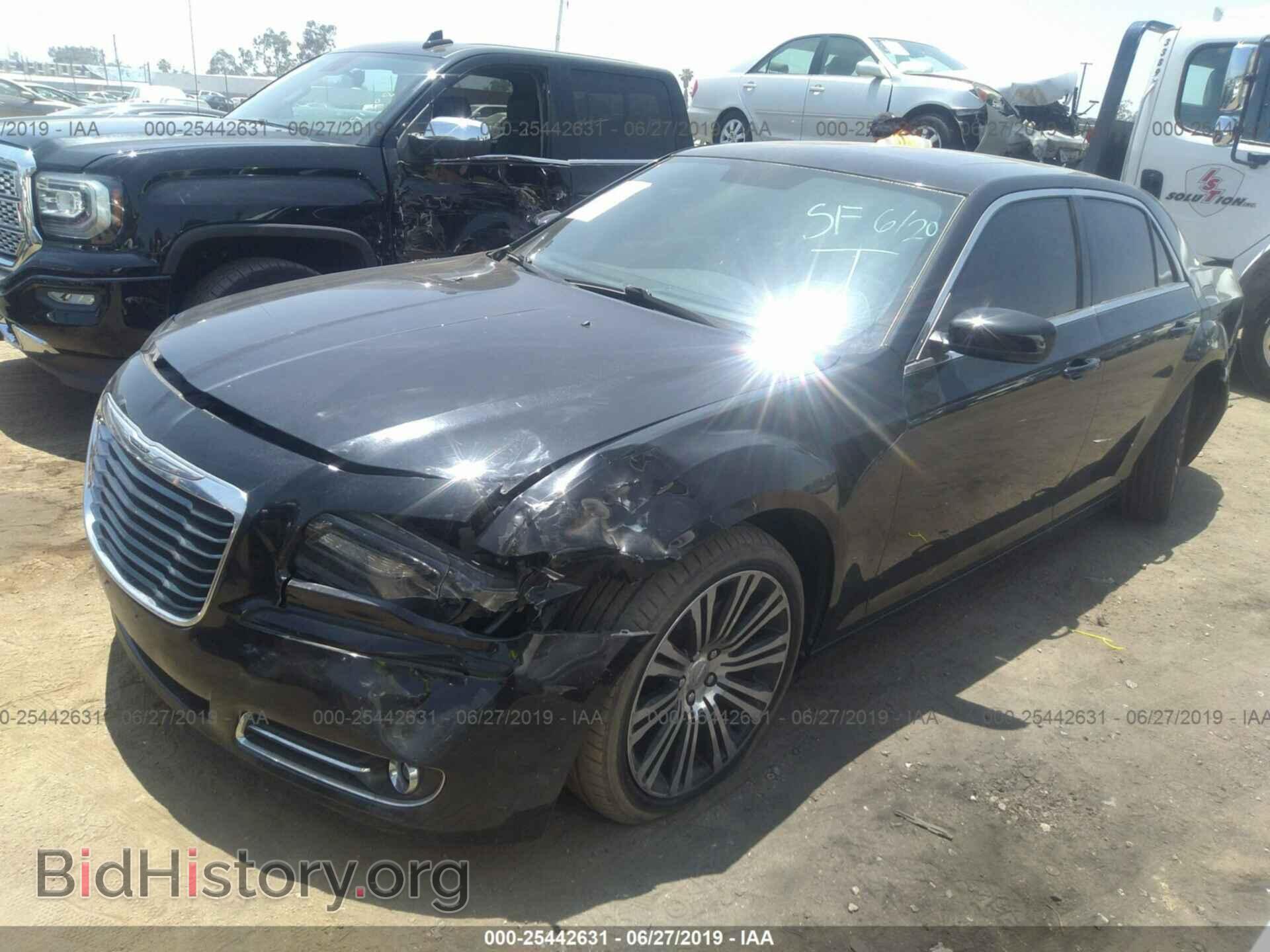 2012 CHRYSLER 300 - VIN: 2C3CCABG2CH273157 - Фото 2