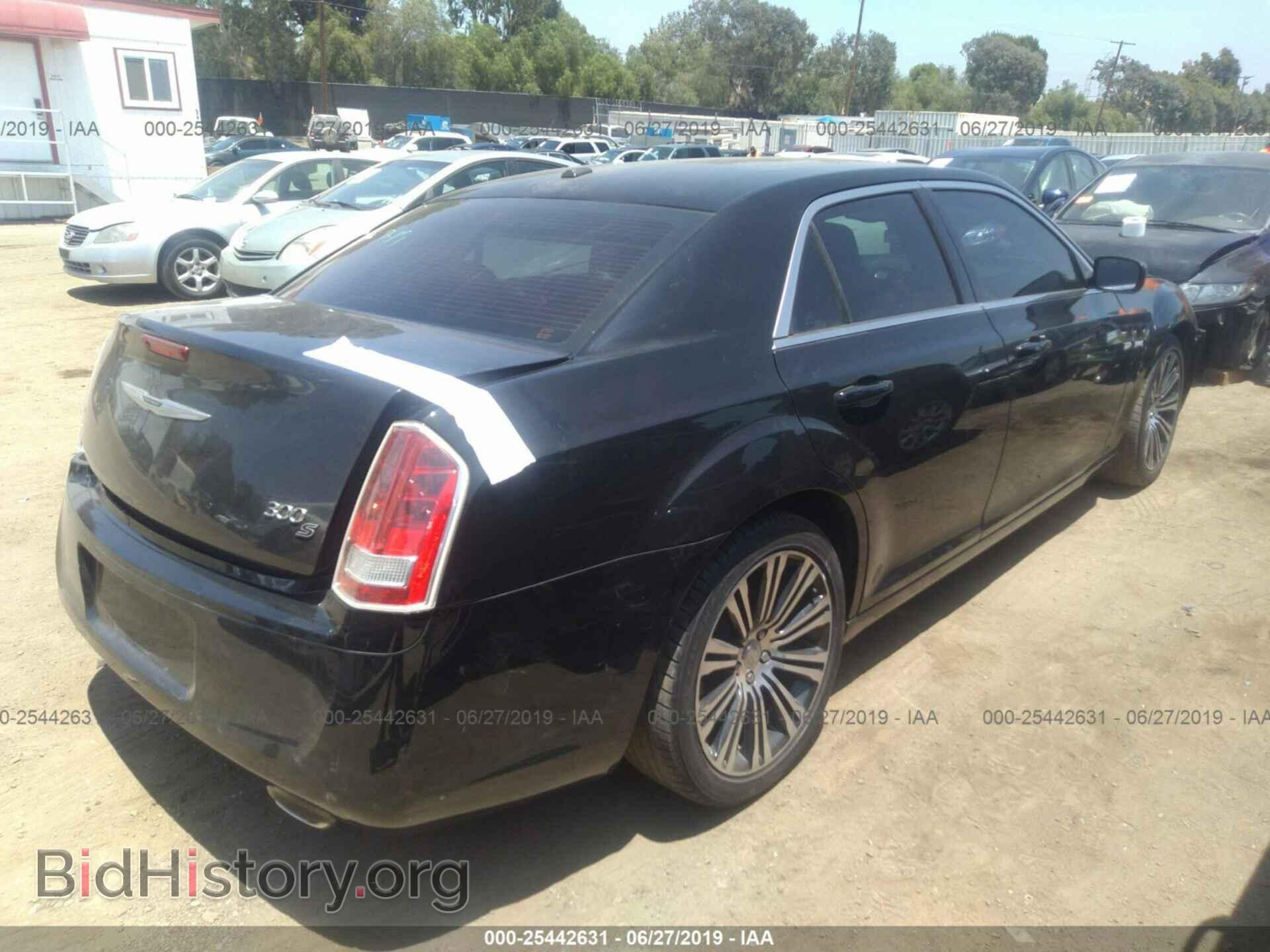 2012 CHRYSLER 300 - VIN: 2C3CCABG2CH273157 - Фото 4