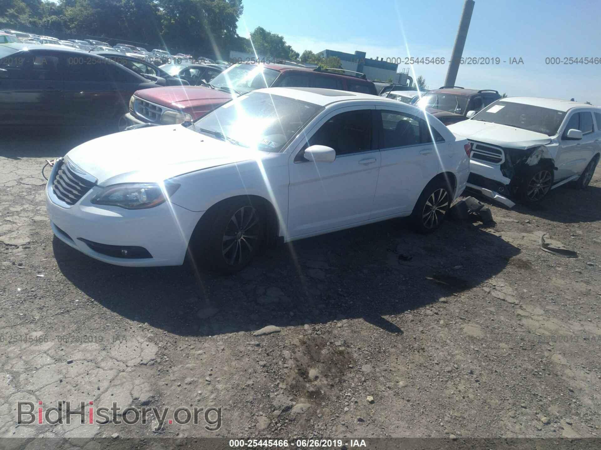 2013 CHRYSLER 200 - VIN: 1C3CCBCGXDN585823 - Фото 2