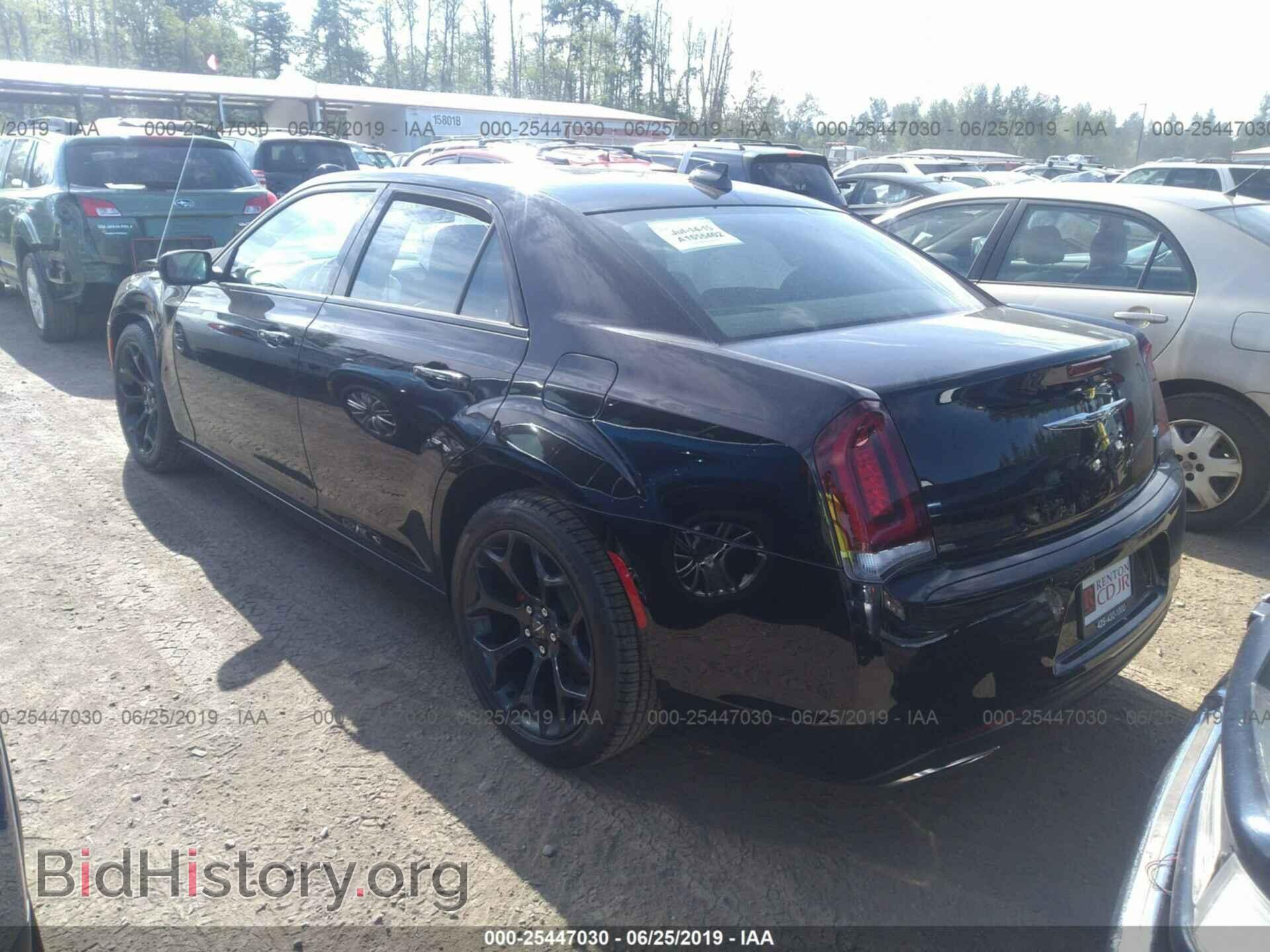 2019 CHRYSLER 300 - VIN: 2C3CCAAG7KH648282 - Фото 3