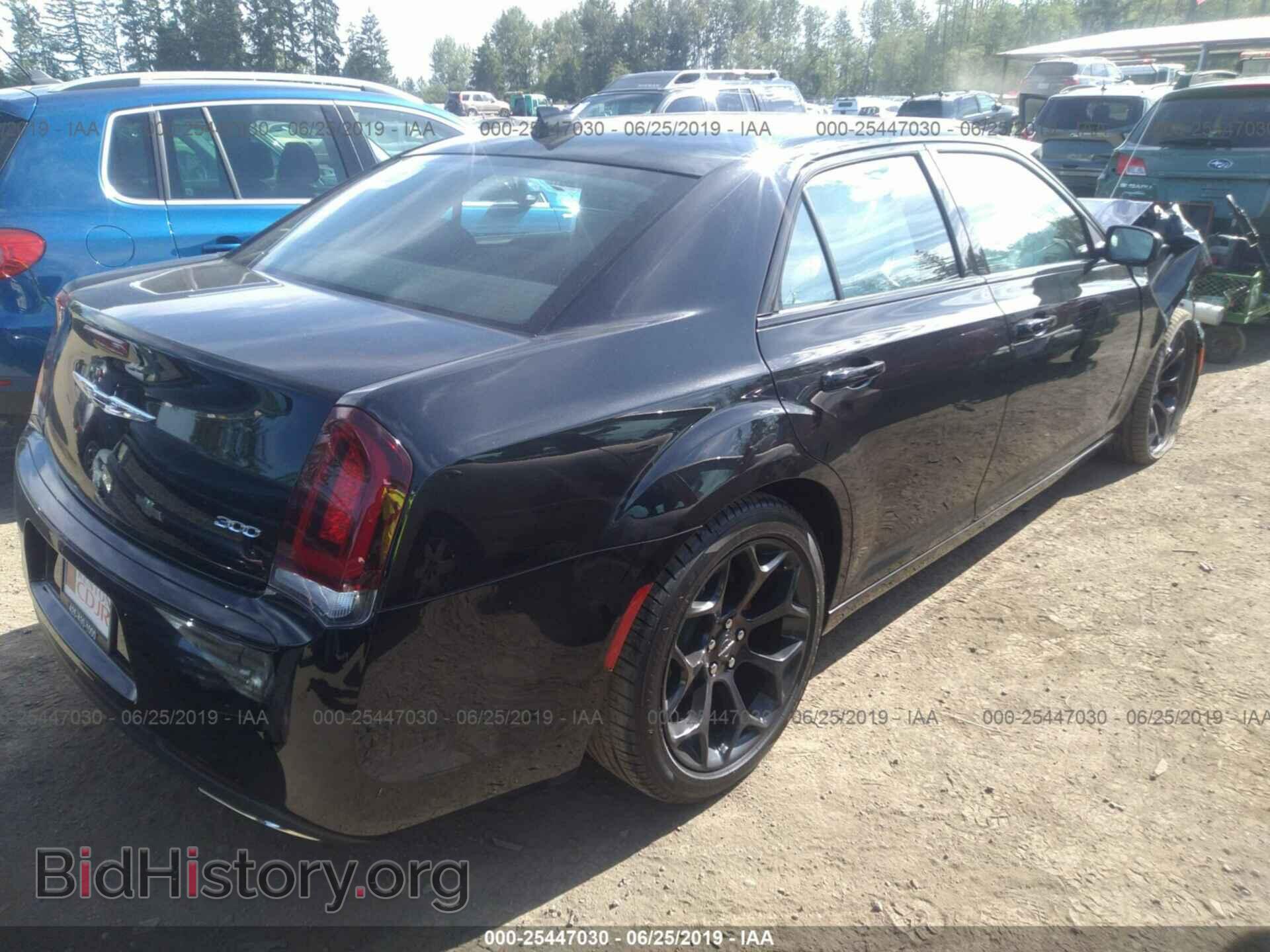 2019 CHRYSLER 300 - VIN: 2C3CCAAG7KH648282 - Фото 4