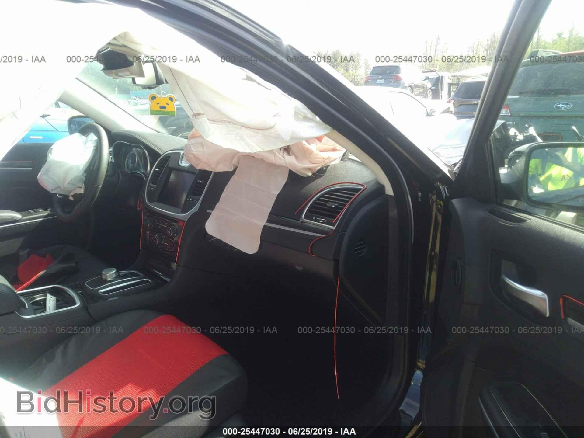 2019 CHRYSLER 300 - VIN: 2C3CCAAG7KH648282 - Фото 5