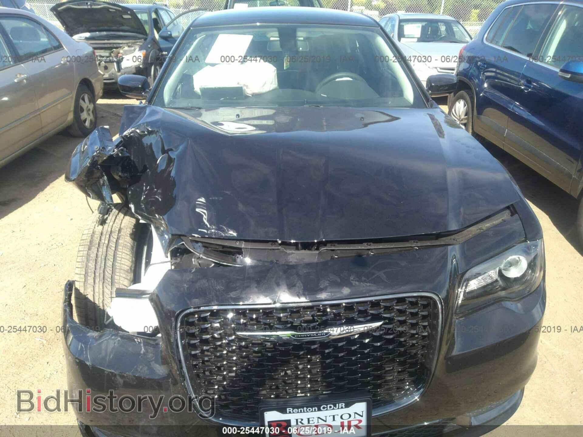 2019 CHRYSLER 300 - VIN: 2C3CCAAG7KH648282 - Фото 6