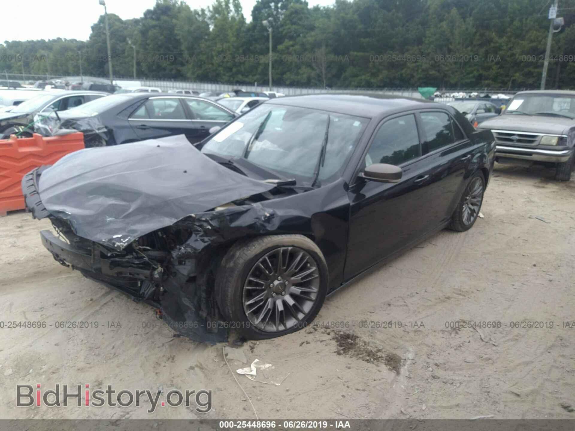 2013 CHRYSLER 300C - VIN: 2C3CCADGXDH740081 - Фото 2