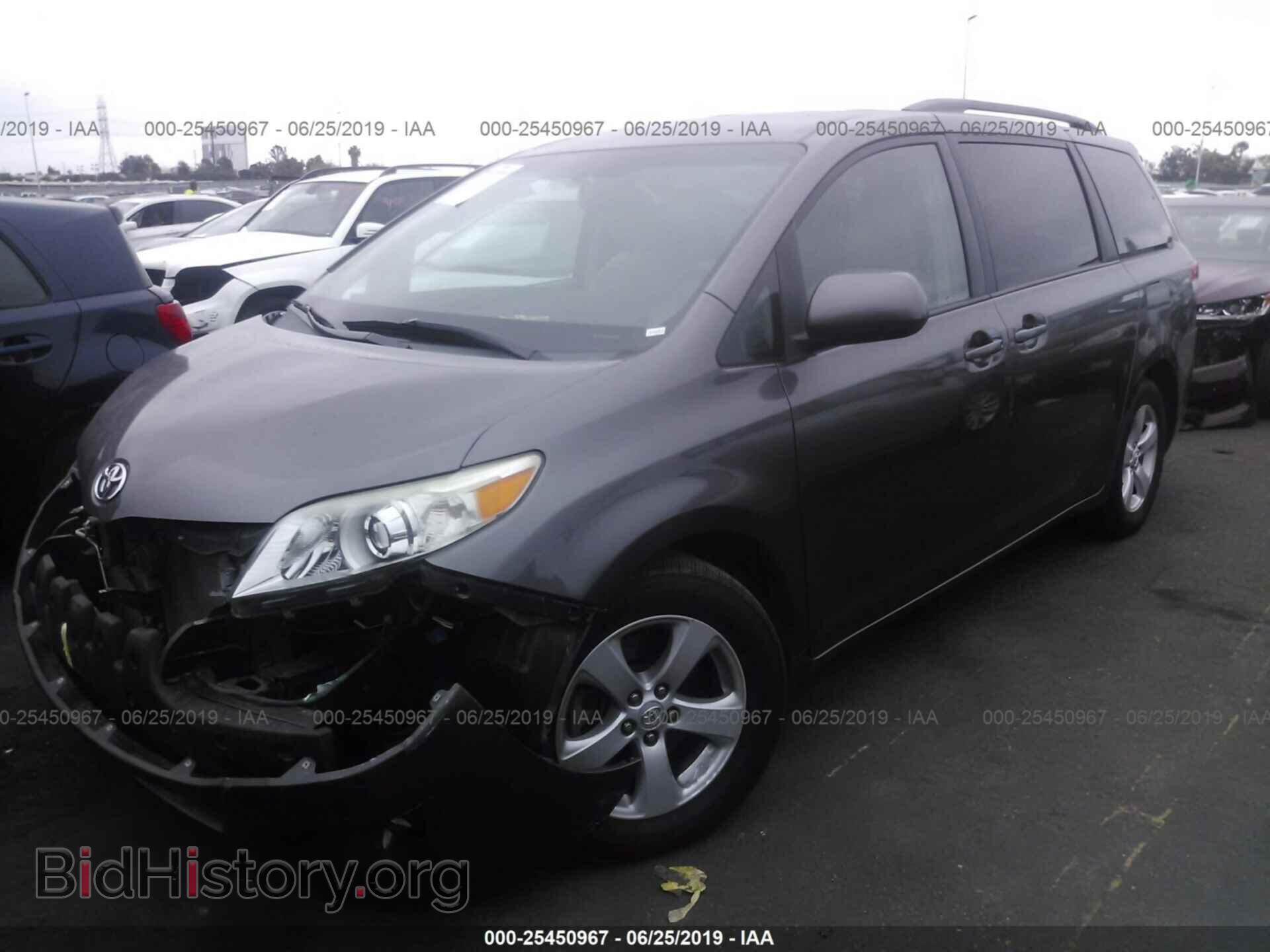 2011 TOYOTA SIENNA - VIN: 5TDKK3DC6BS067131 - Фото 2