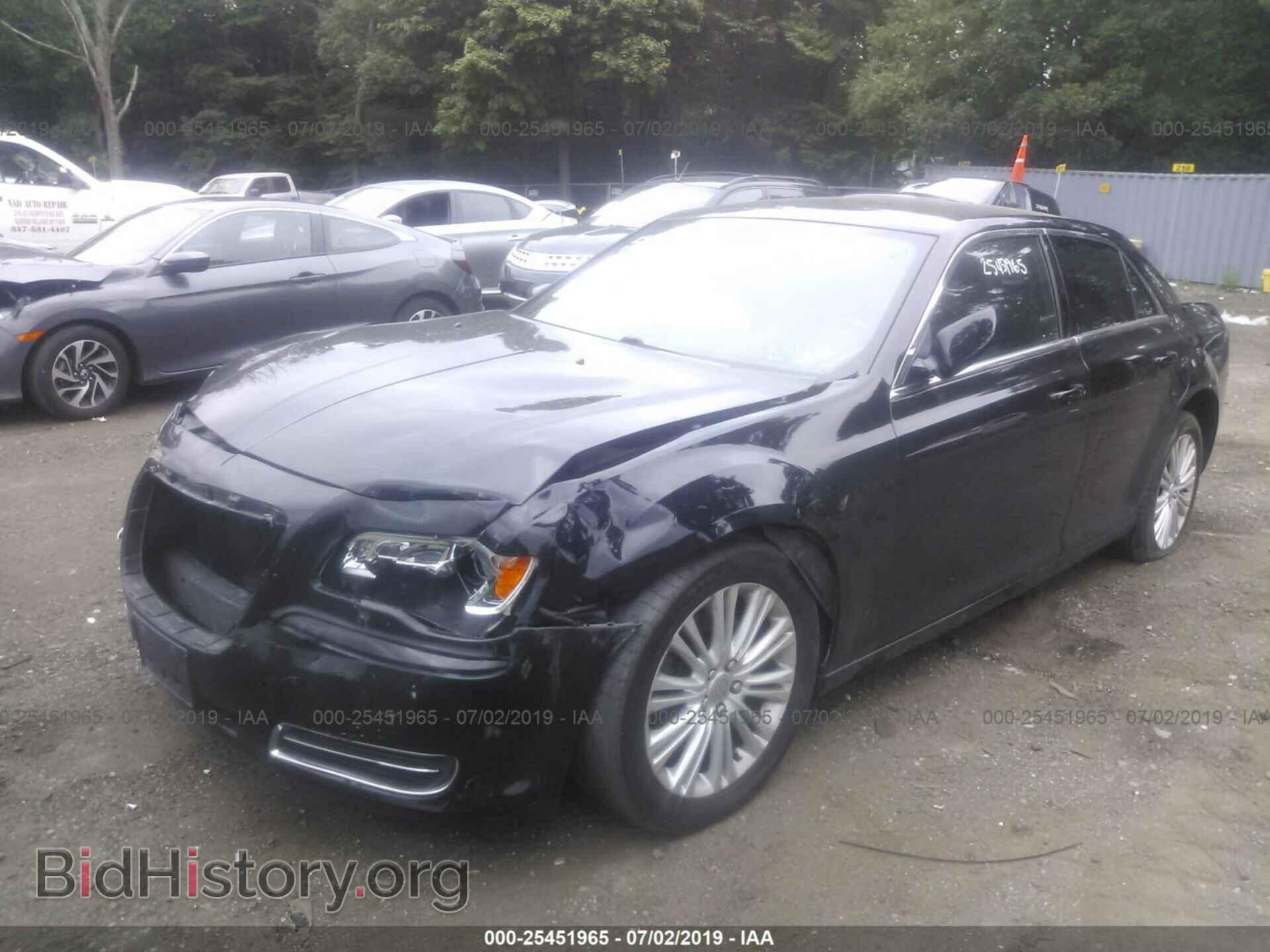 2014 CHRYSLER 300 - VIN: 2C3CCARGXEH379252 - Фото 2