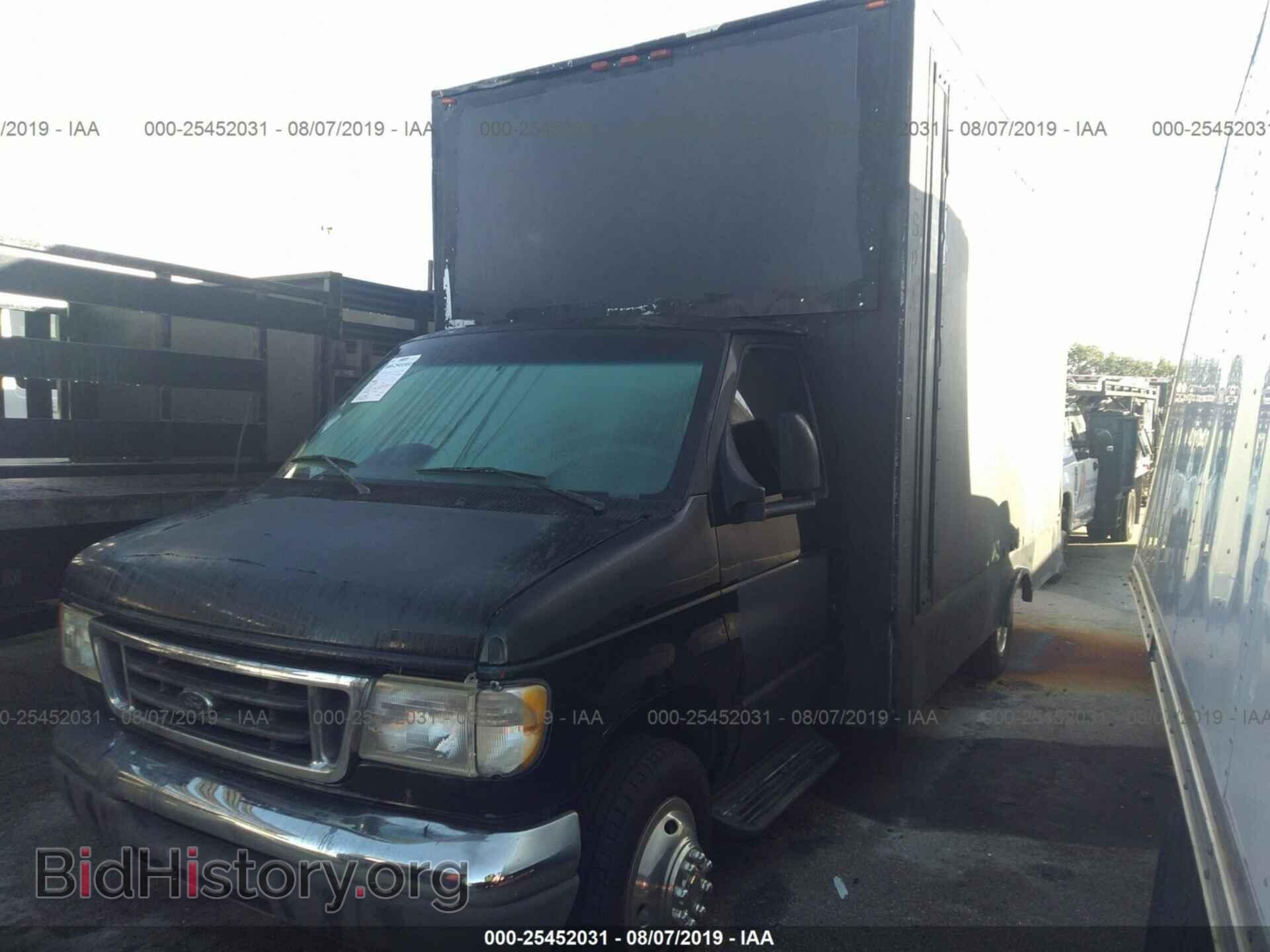 2005 FORD ECONOLINE - VIN: 1FDWE35L35HA17752 - Фото 2