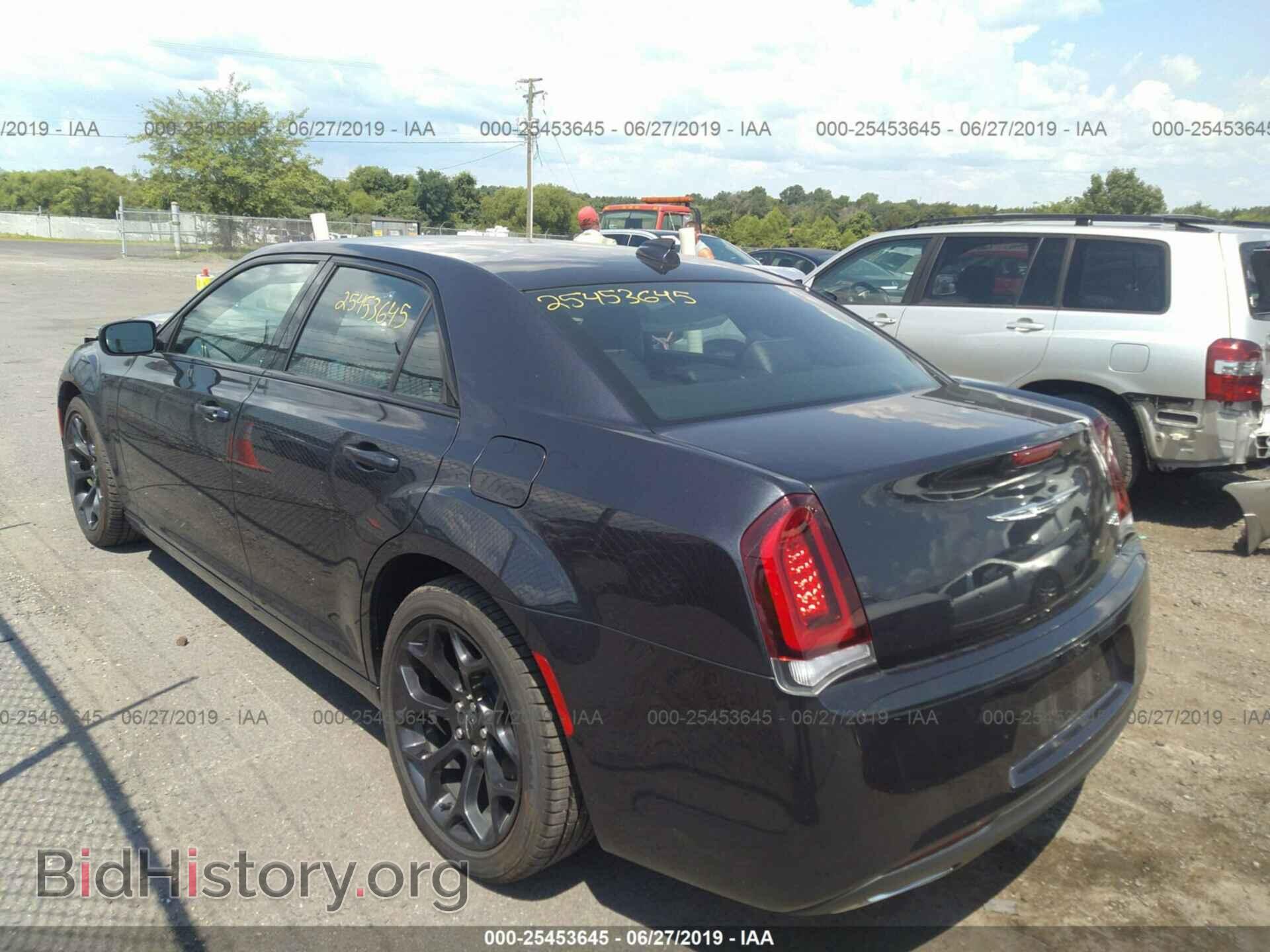 2019 CHRYSLER 300 - VIN: 2C3CCABG5KH548857 - Фото 3