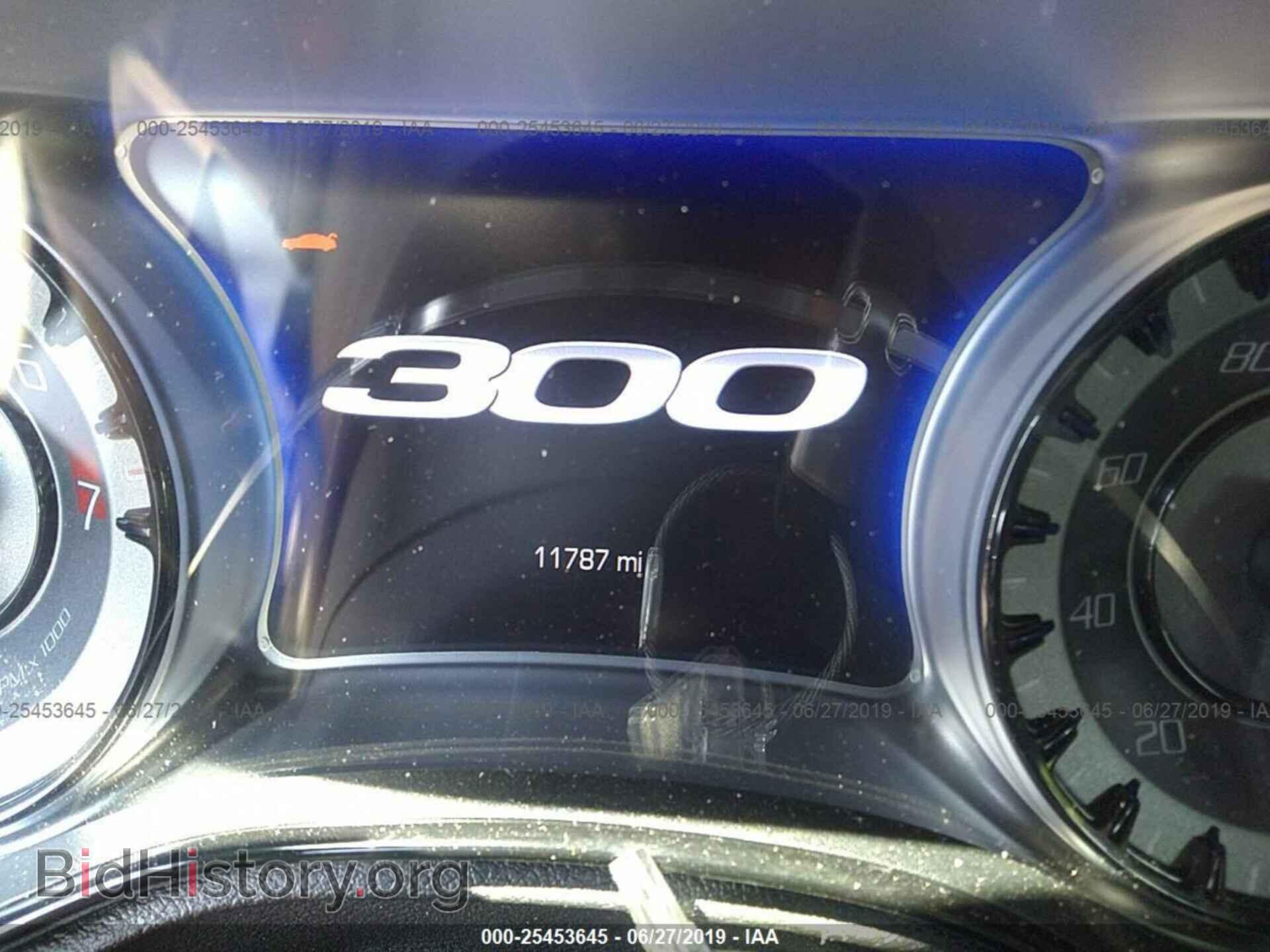 2019 CHRYSLER 300 - VIN: 2C3CCABG5KH548857 - Фото 7