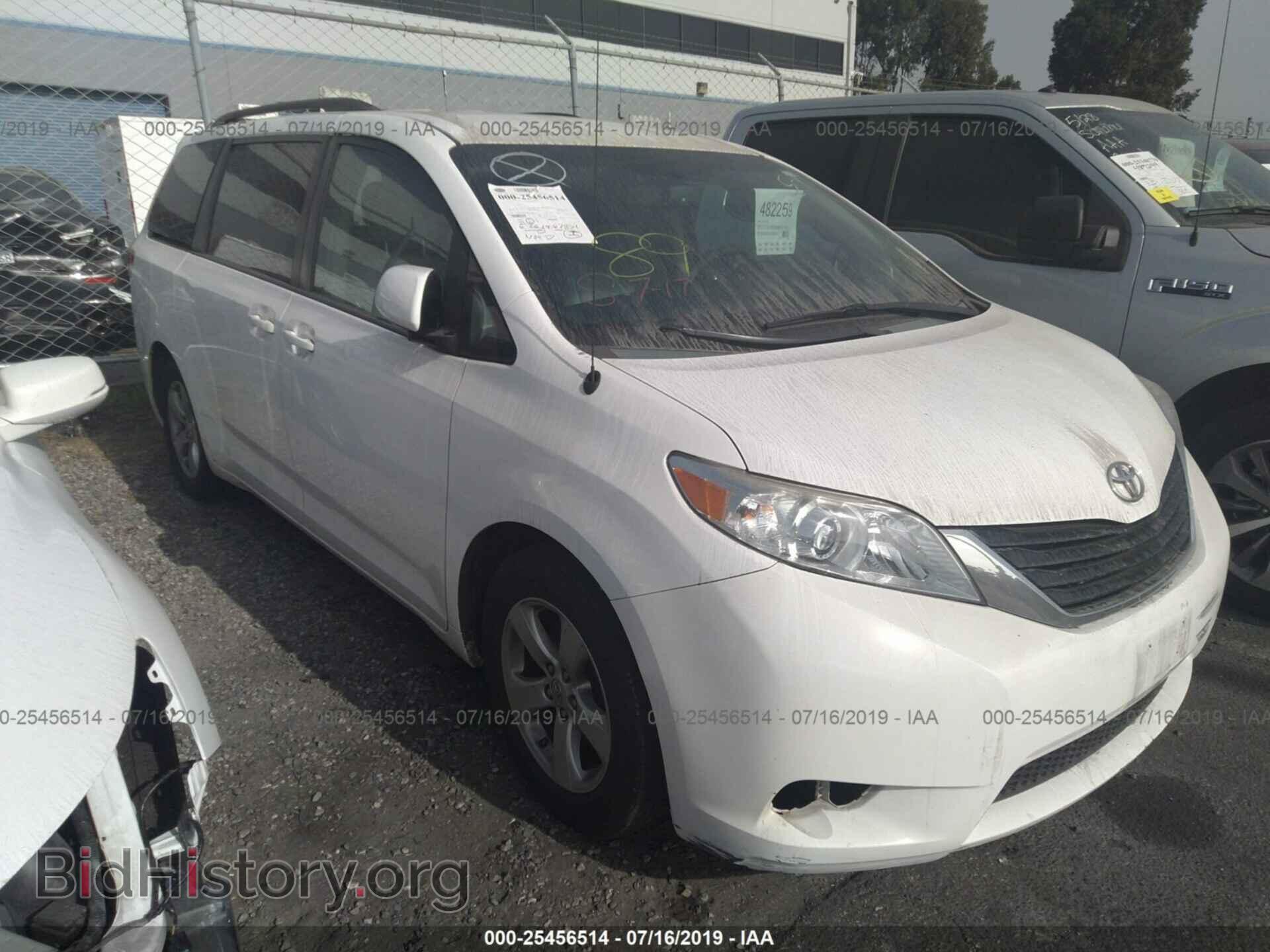 Photo 5TDKK3DC8DS340511 - TOYOTA SIENNA 2013