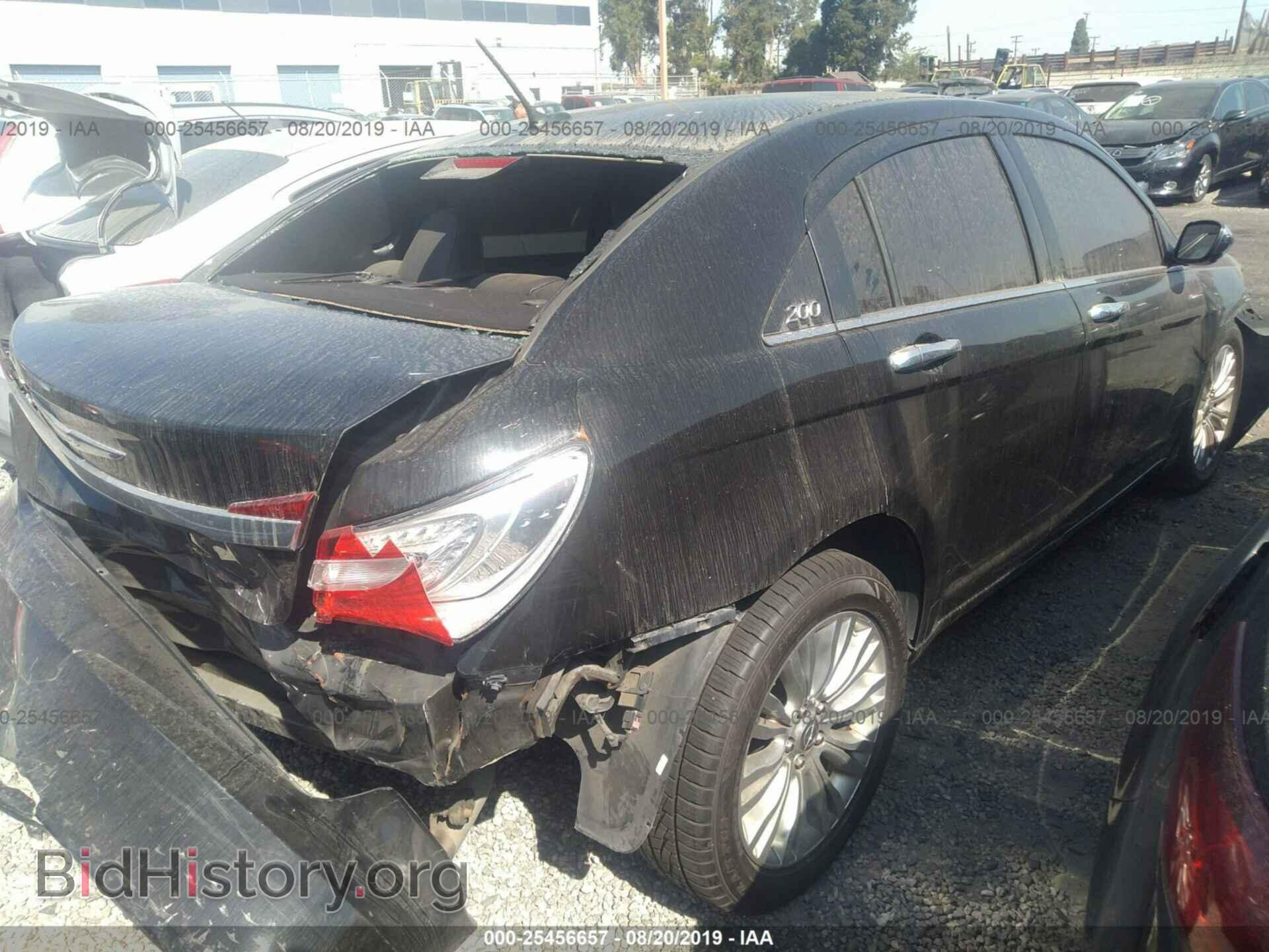 2011 CHRYSLER 200 - VIN: 1C3BC2FG8BN599739 - Фото 4