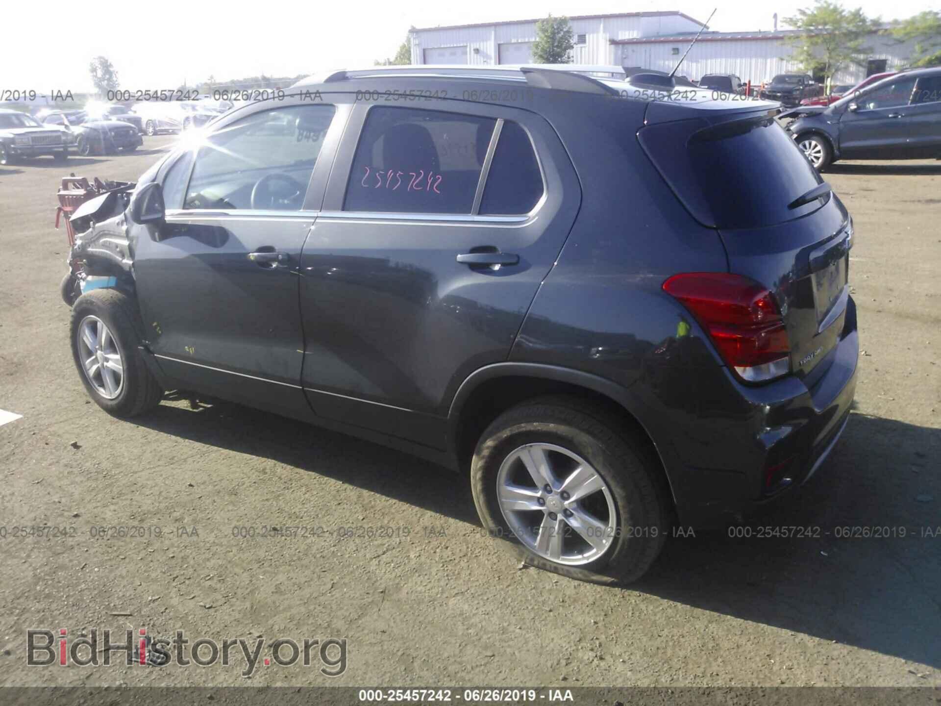 2017 CHEVROLET TRAX - VIN: 3GNCJPSB1HL274802 - Фото 3