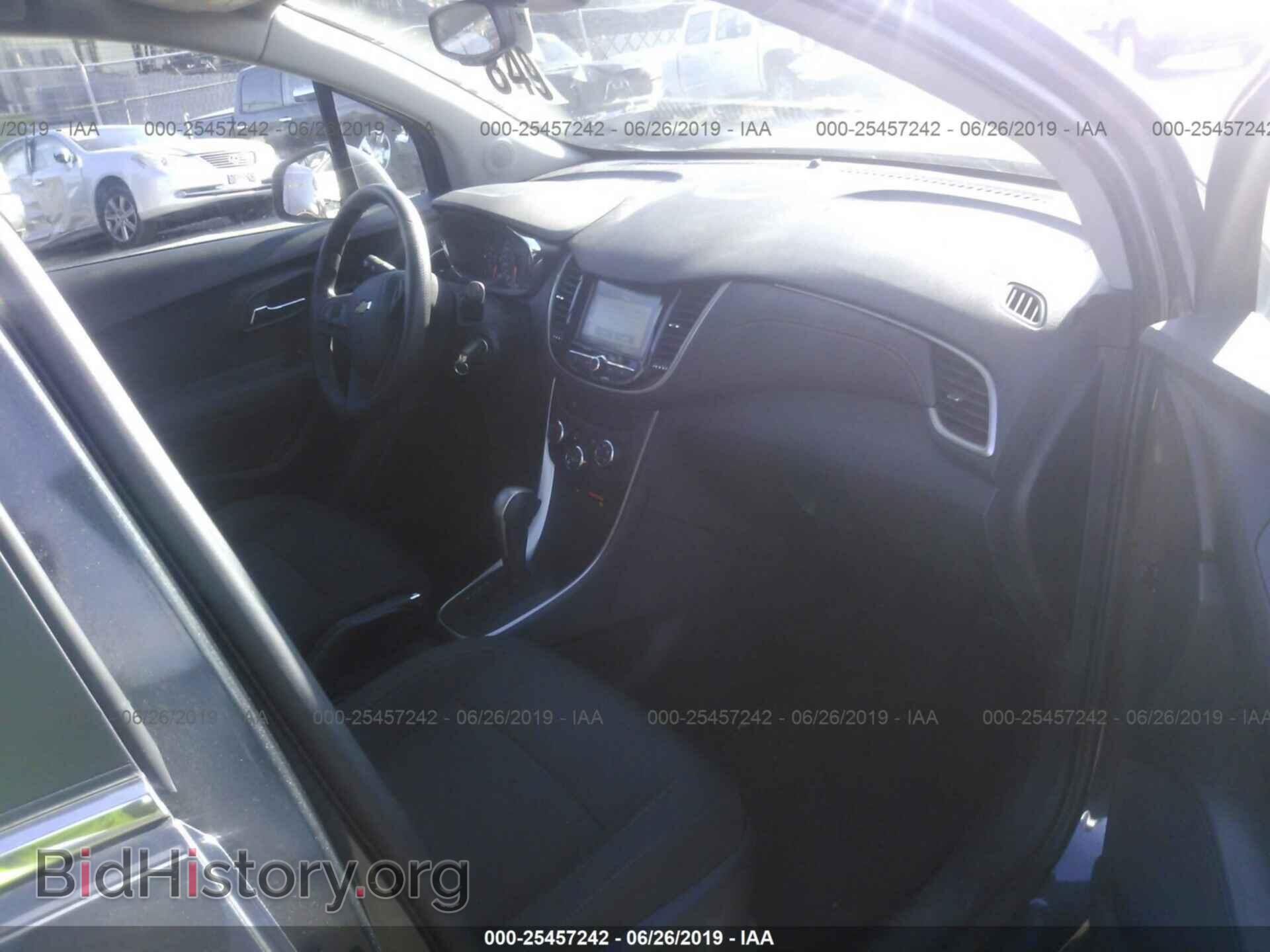 2017 CHEVROLET TRAX - VIN: 3GNCJPSB1HL274802 - Фото 5